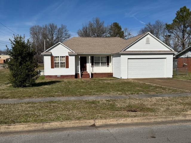 1372 Sq Ft 3 bedroom, 2 bath, a very spacious living and dinning area, a large double garage and a fenced in back yard for your pets. All in a great location