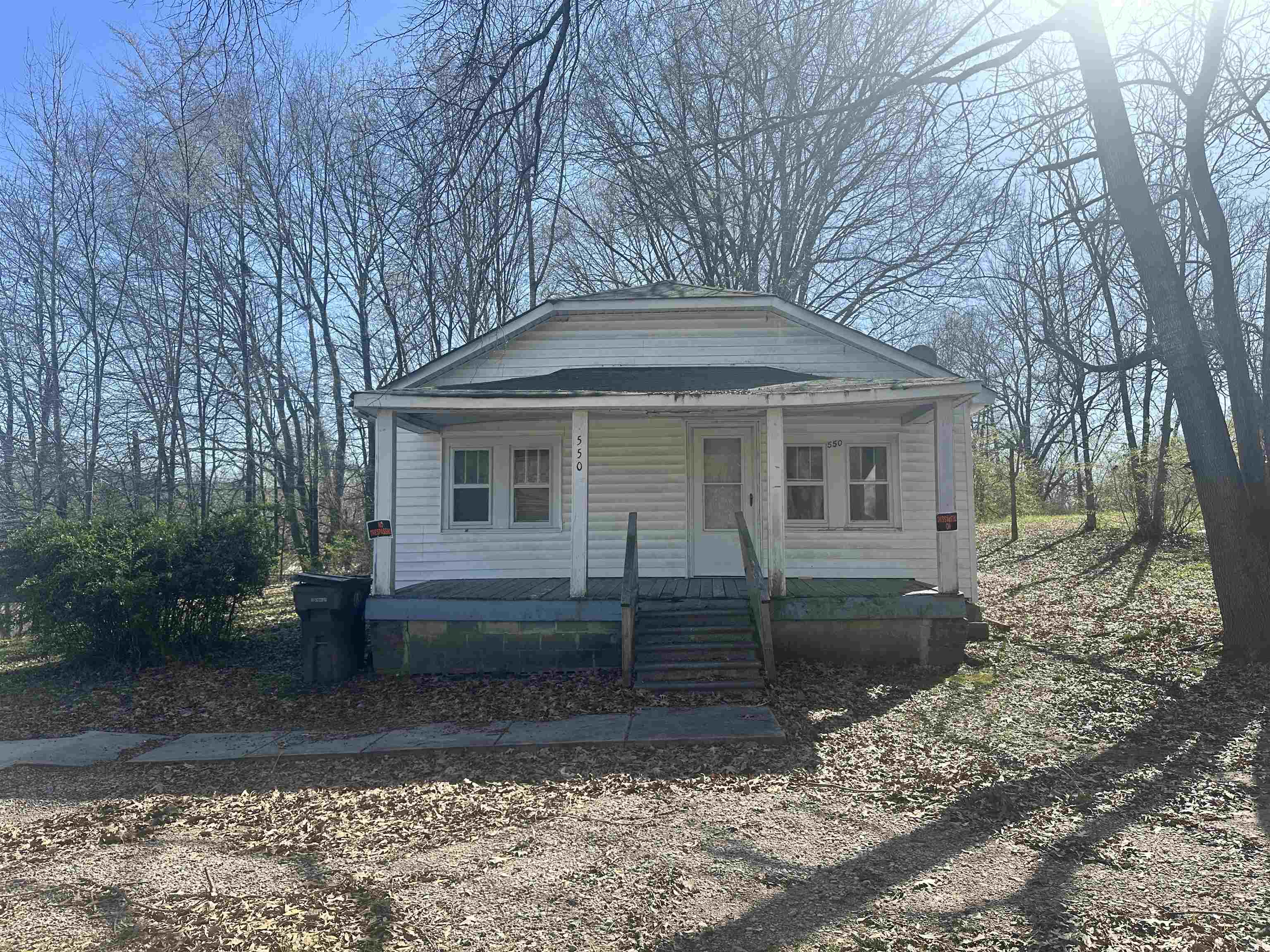 550 E Market St, Bolivar, TN 38008 is a single family home that contains 902 sq ft and was built in 1938. It contains 2 bedrooms and 1 bathroom.  This is definitely a fixer upper and needs TLC.  This property will yield excellent rental income once restored.