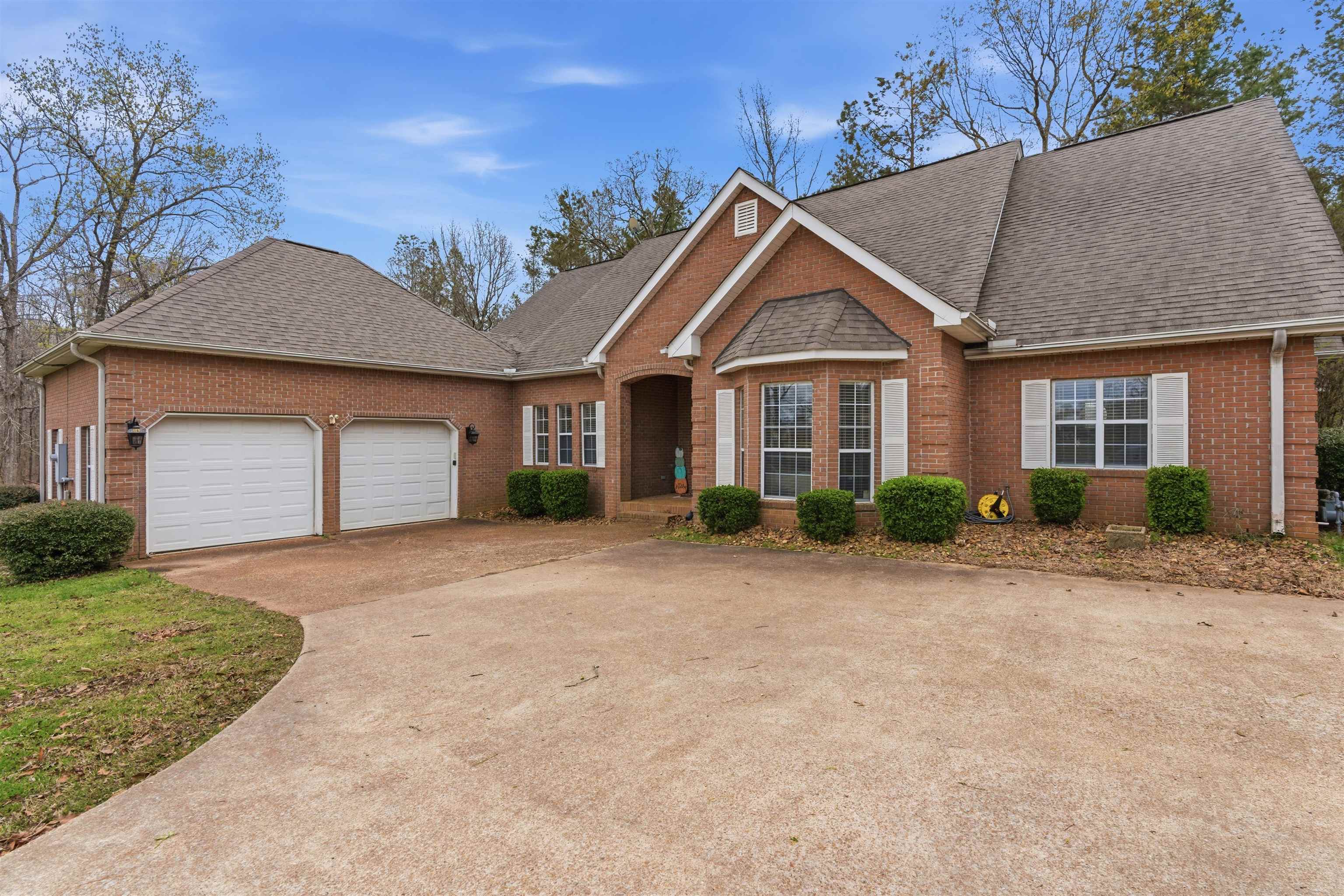 Beautiful brick home featuring 5 bedrooms, 3.5 baths with approximately 3850 square feet of living area and 2.6 acres on Clifftview Rd, Bolivar, TN.  If you're looking for a spacious home with an open floor plan this is a must see property for you!  Other features include large primary suite with sitting area, 2 car garage and private outdoor living space!