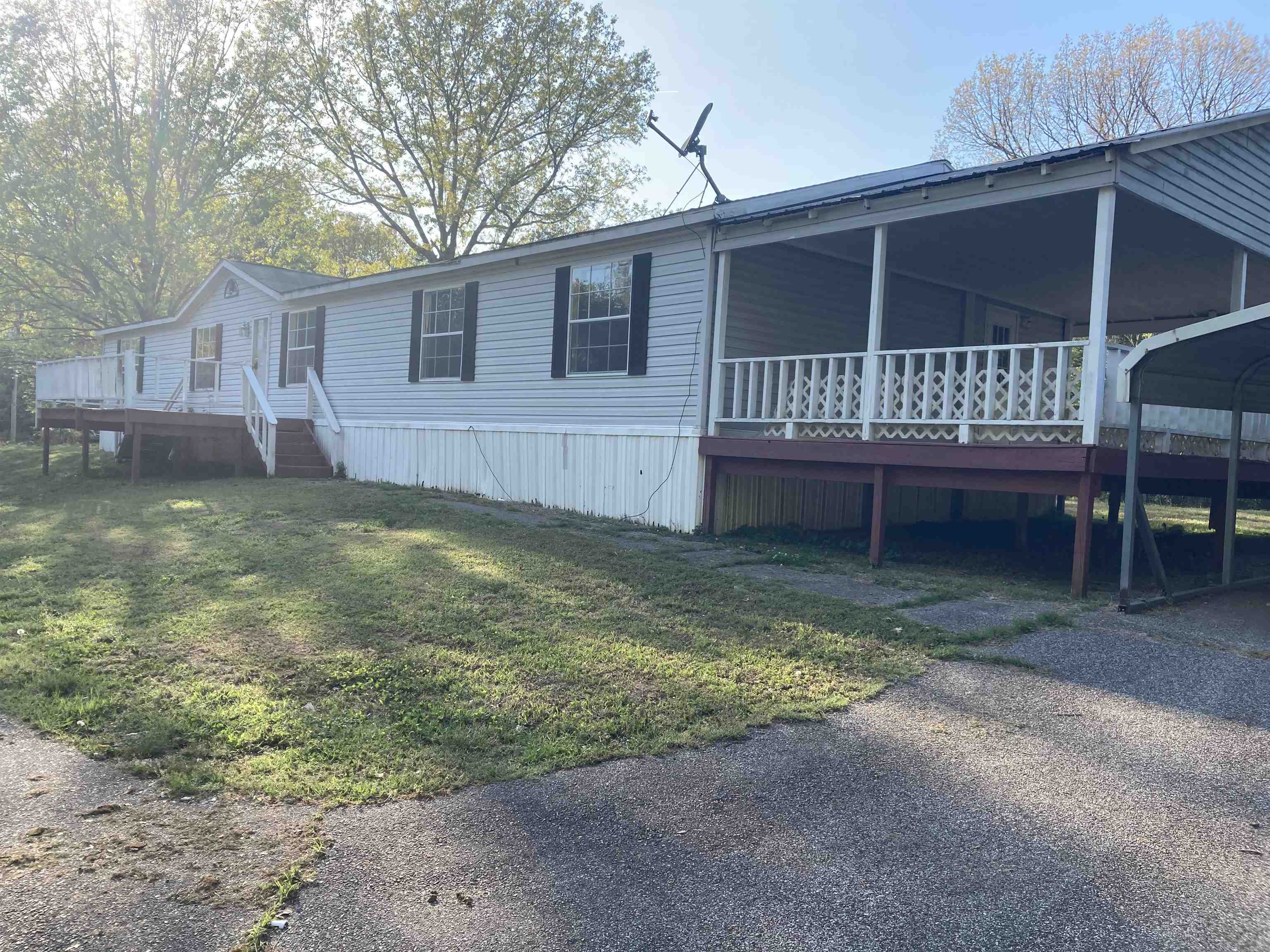 NICE 3 BEDROOM 2 BATH MANUFACTURE HOMES THAT SITS ON 3.07 ACRES. THE PROPERTY IS LOCATED IN DEAD END OF THE STREET. THIS PROPERTY HAS DETACHED COVERED PARKING ALONG WITH STORAGE BILUDING AND OUTBUILDING. THIS PROPERTY IS SOLD AS-IS WHERE IS.