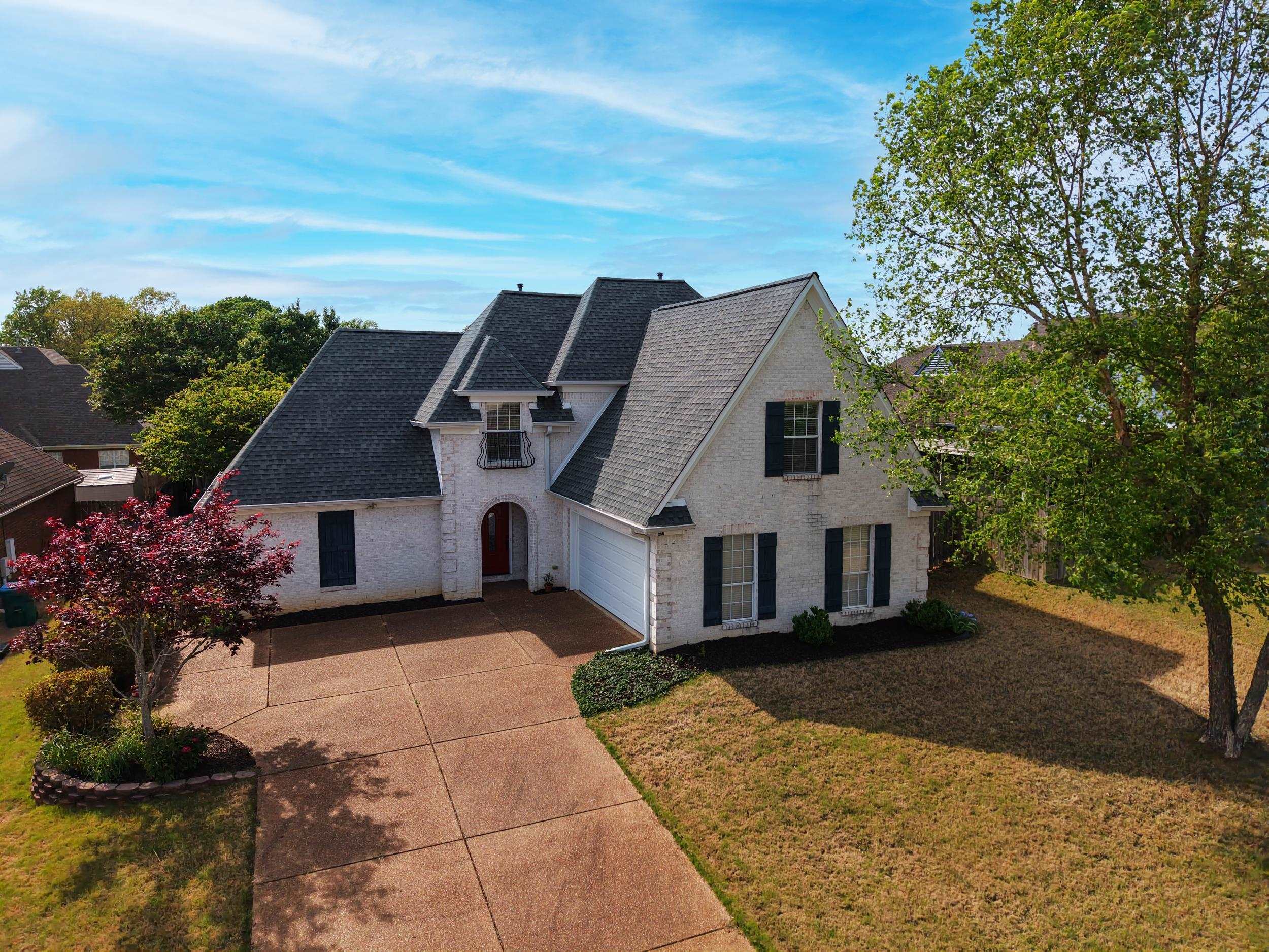 Beautiful 3BR/3BA home desirable Willow Crest Subd in Fayette County. Just outside of Oakland City limits. Roof 8 yrs old, HVAC yrs, stove 2 yrs.  Nestled in a quite cove, this well maintained property features and open floor plan with  a spacious great room, fireplace, and formal dining room. Kitchen offers ample cabinetry, breakfast bar, and eat in kitchen space.  Primary suite provides a private retreat, with additional bedrooms and big bonus room upstairs for flexibility. Enjoy outdoor living space on the patio overlooking a nice lot.  Fenced in backyard and 2 car garage. Convenient to Somerville and Oakland.
