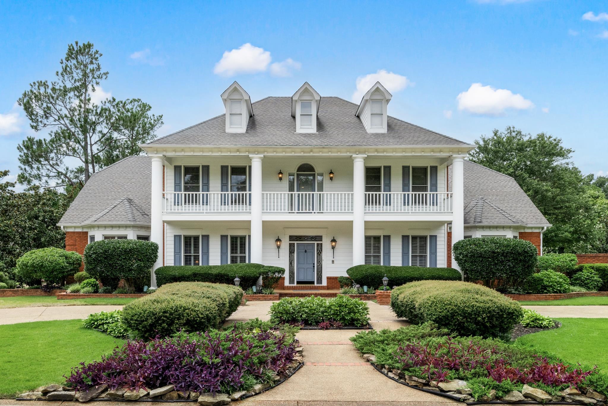 3487 Classic Dr