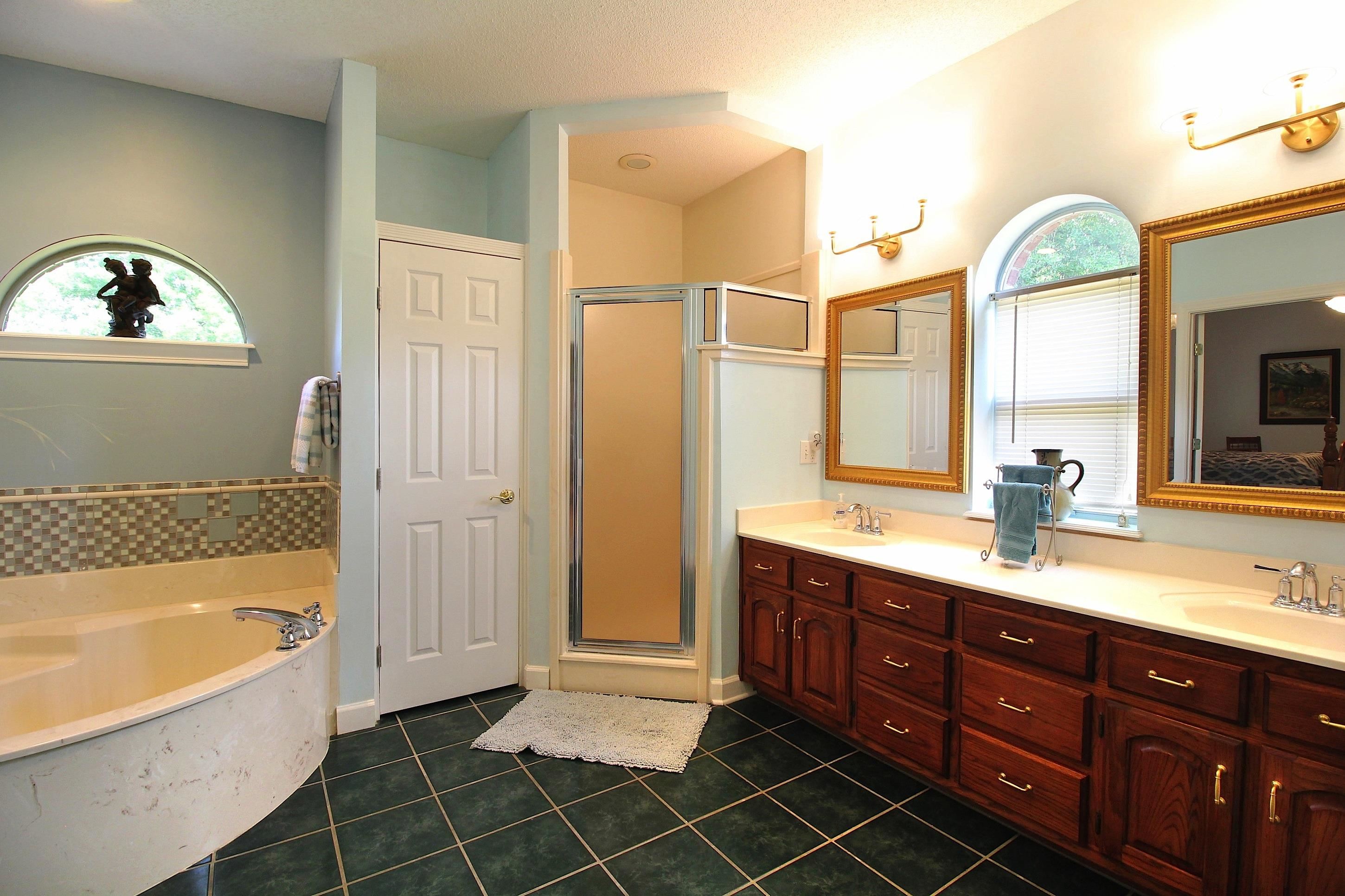 2550 N Reid-Hooker Rd