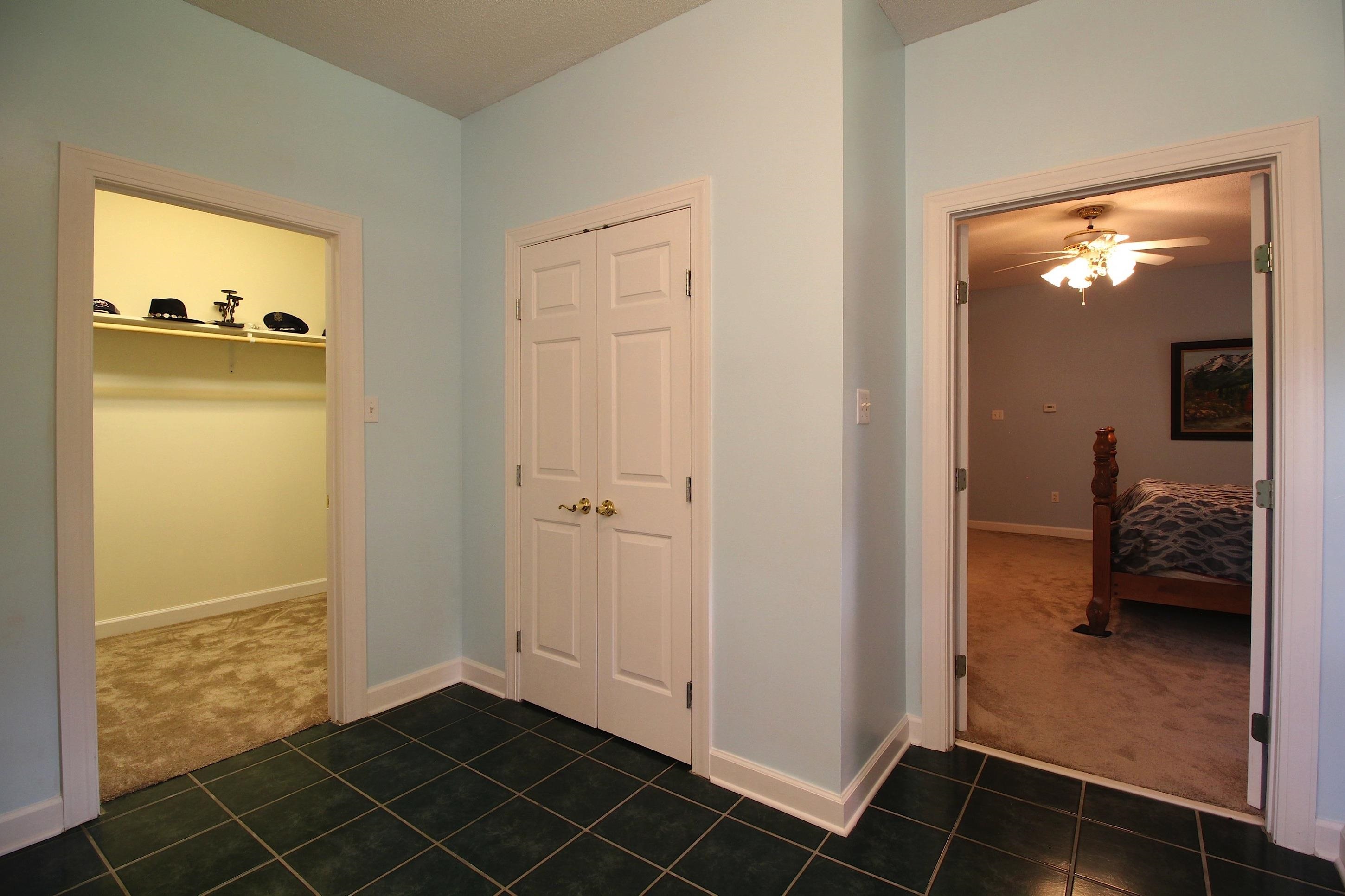 2550 N Reid-Hooker Rd