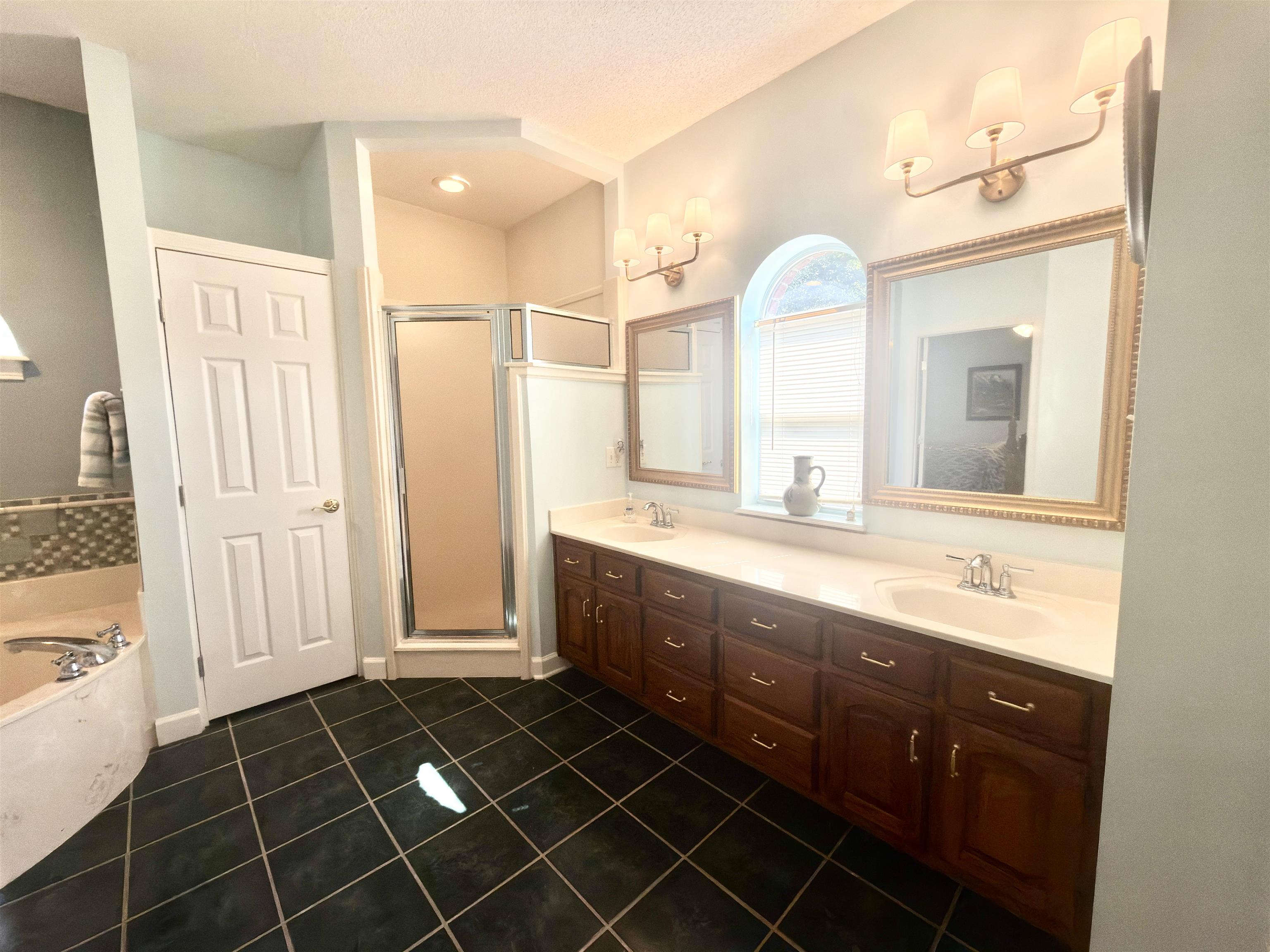 2550 N Reid-Hooker Rd