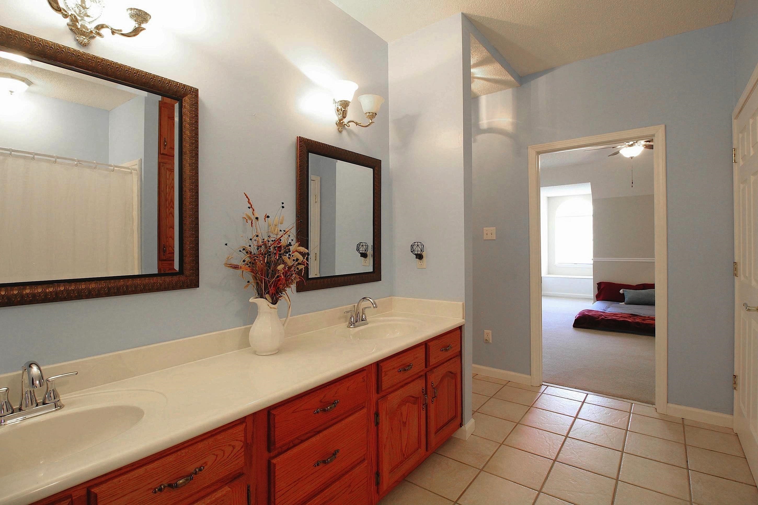 2550 N Reid-Hooker Rd