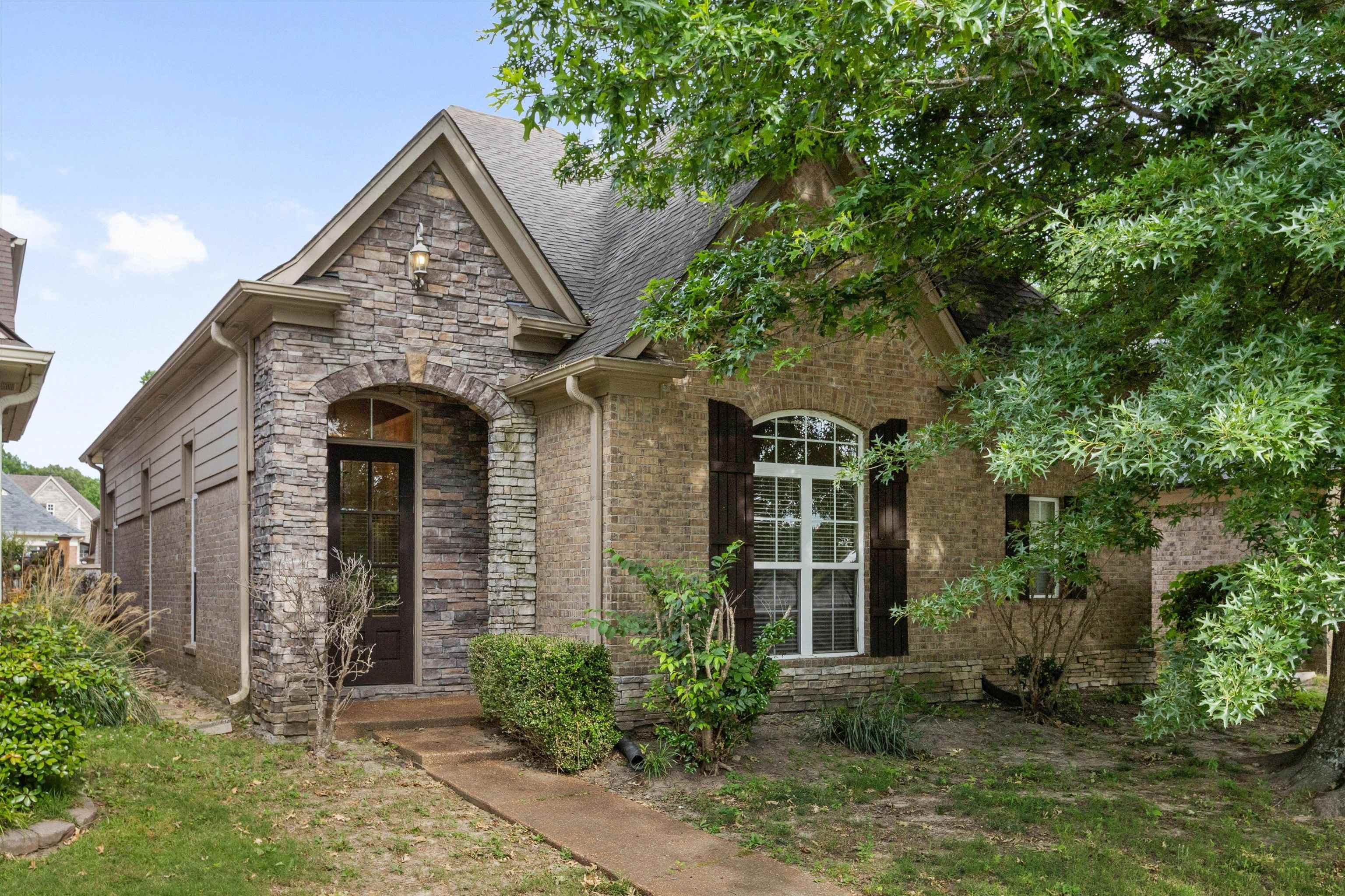 1864 N Houston Levee Cir
