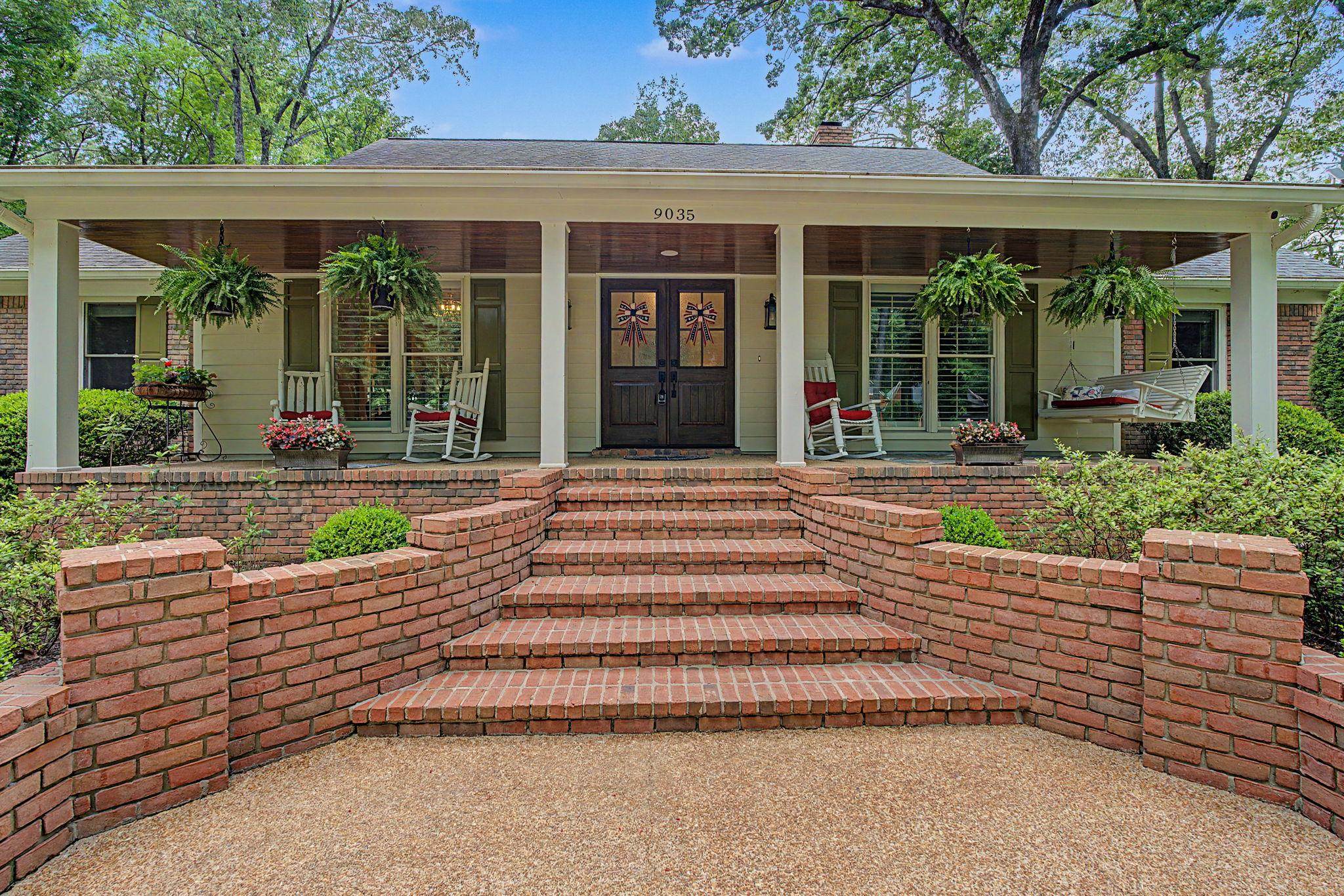 9035 Post Oak Ln