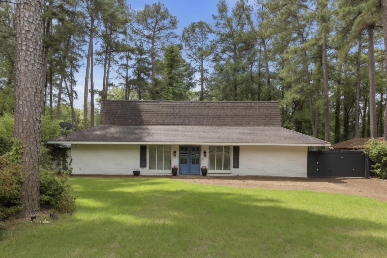 6735 Poplar Pike