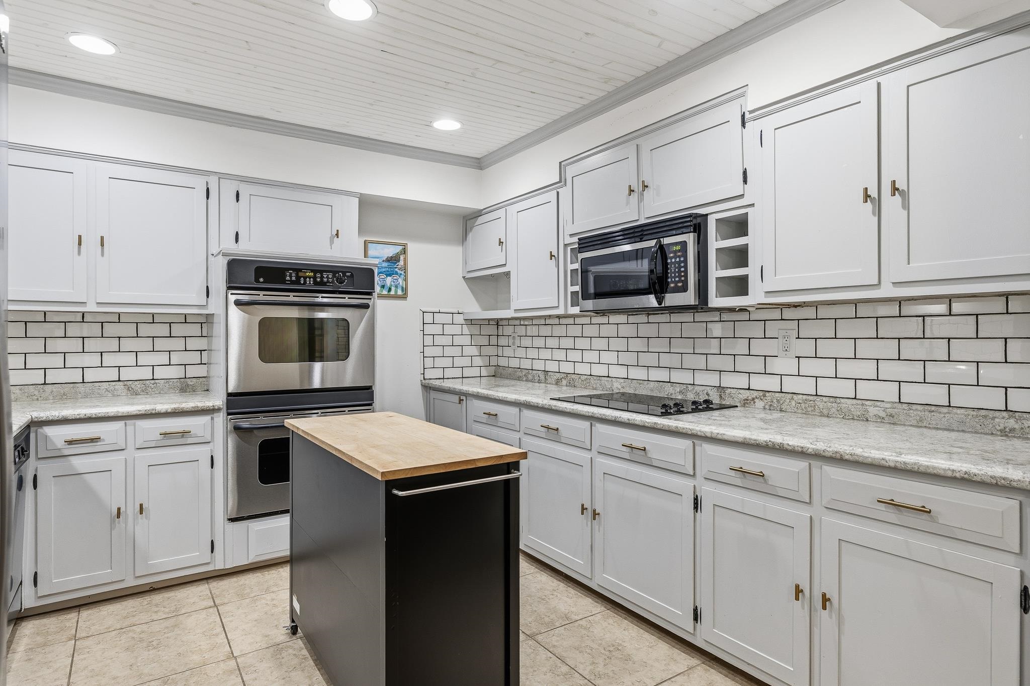6735 Poplar Pike