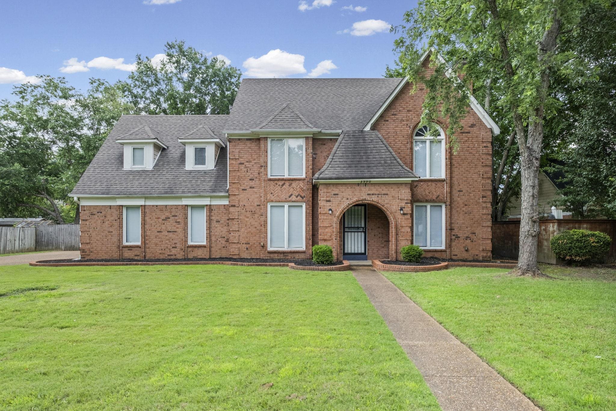 3990 Clubview Dr