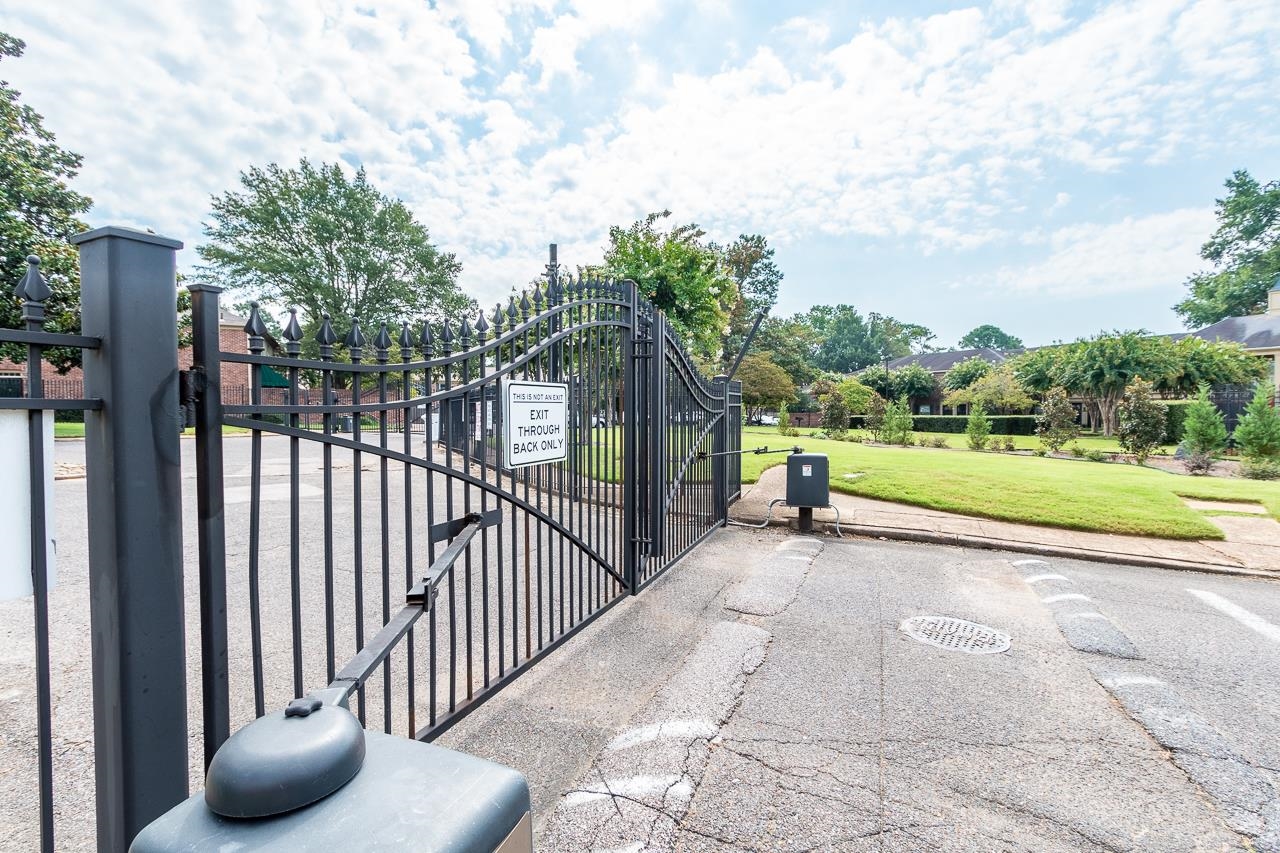 1205 Bristol Dr 18