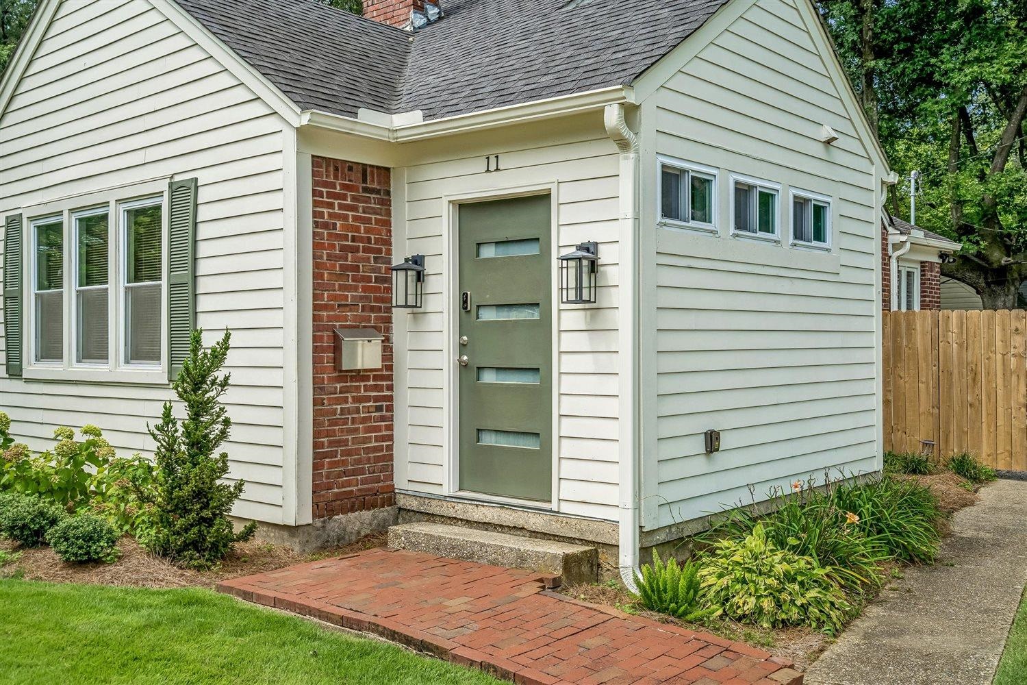 11 N Ashlawn Rd