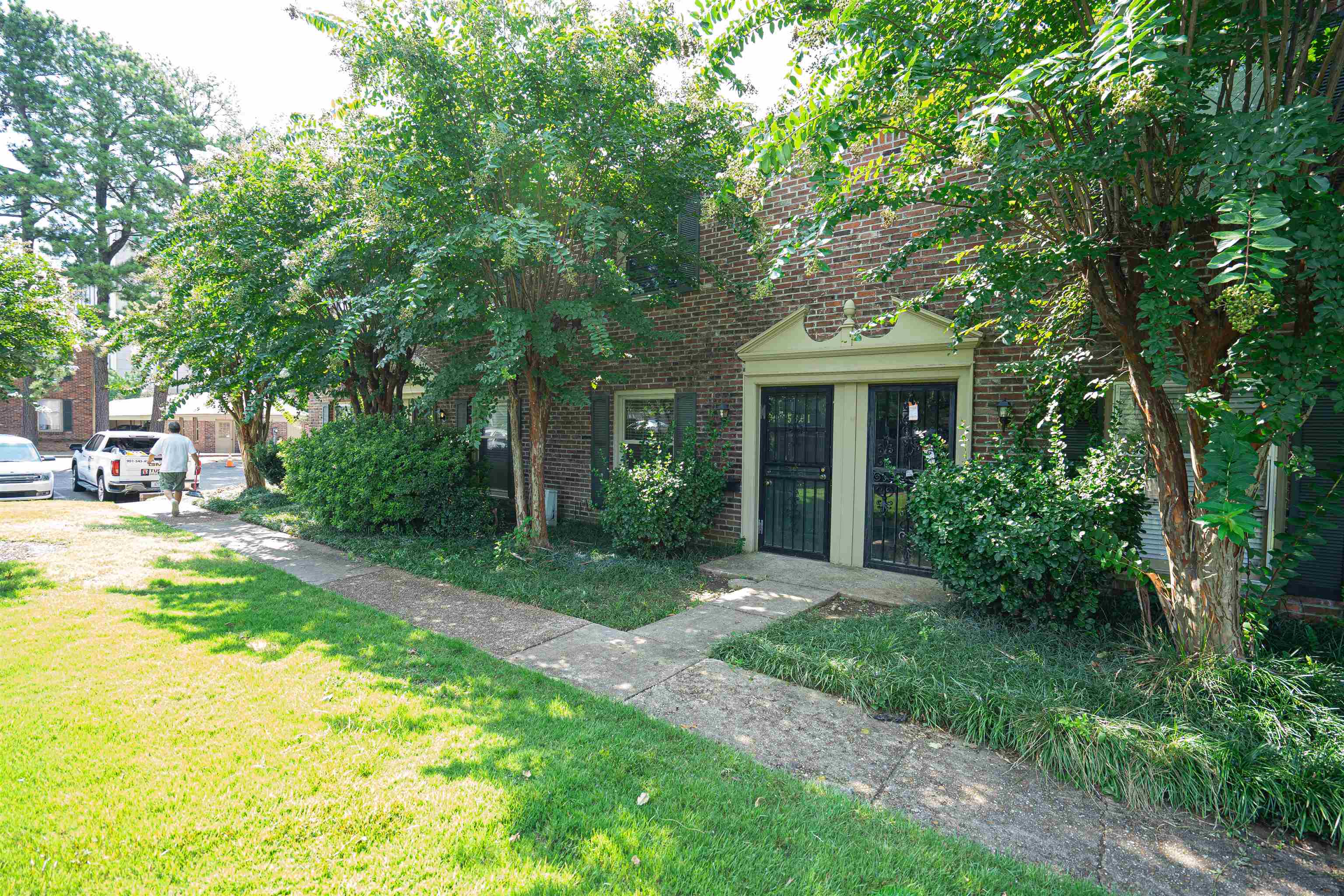 5891 Park Ave 5891