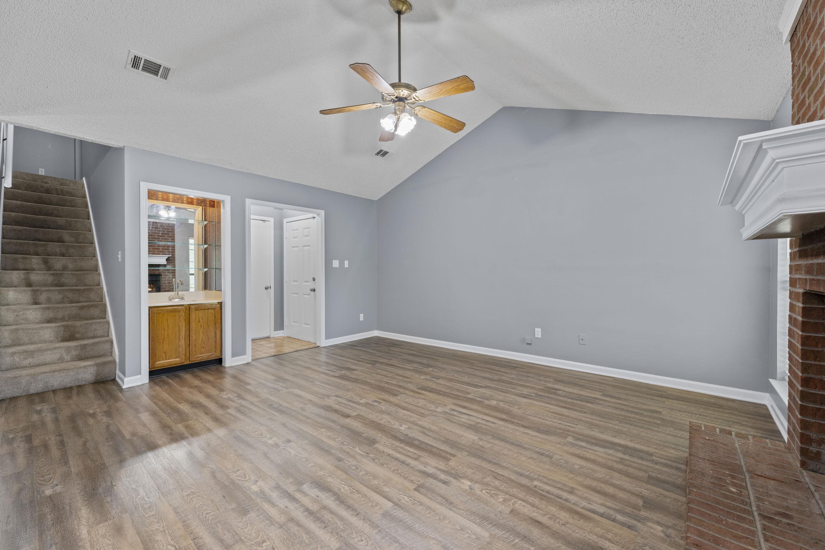 2252 Mangum Rd