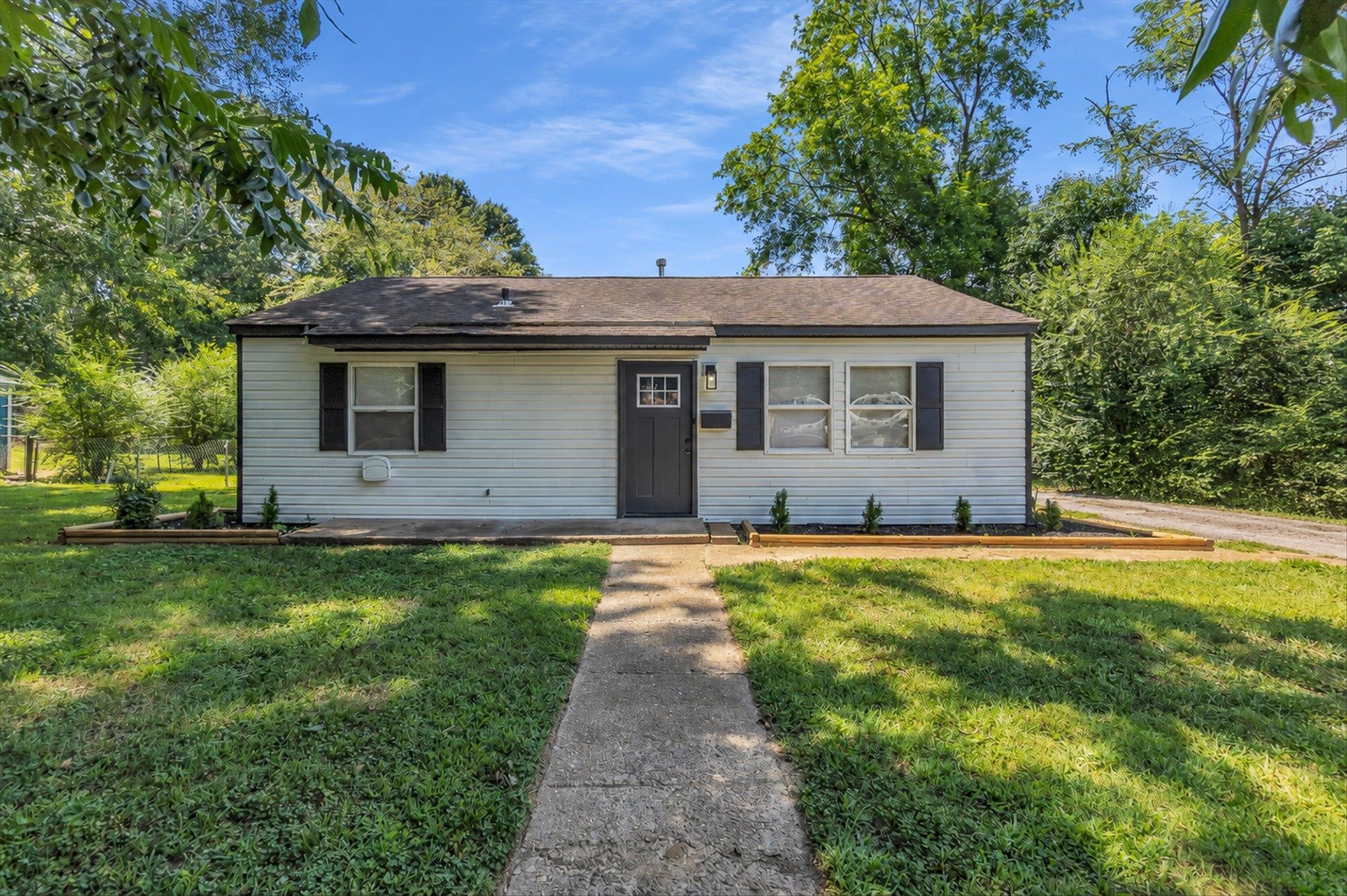 7783 Commodore Rd