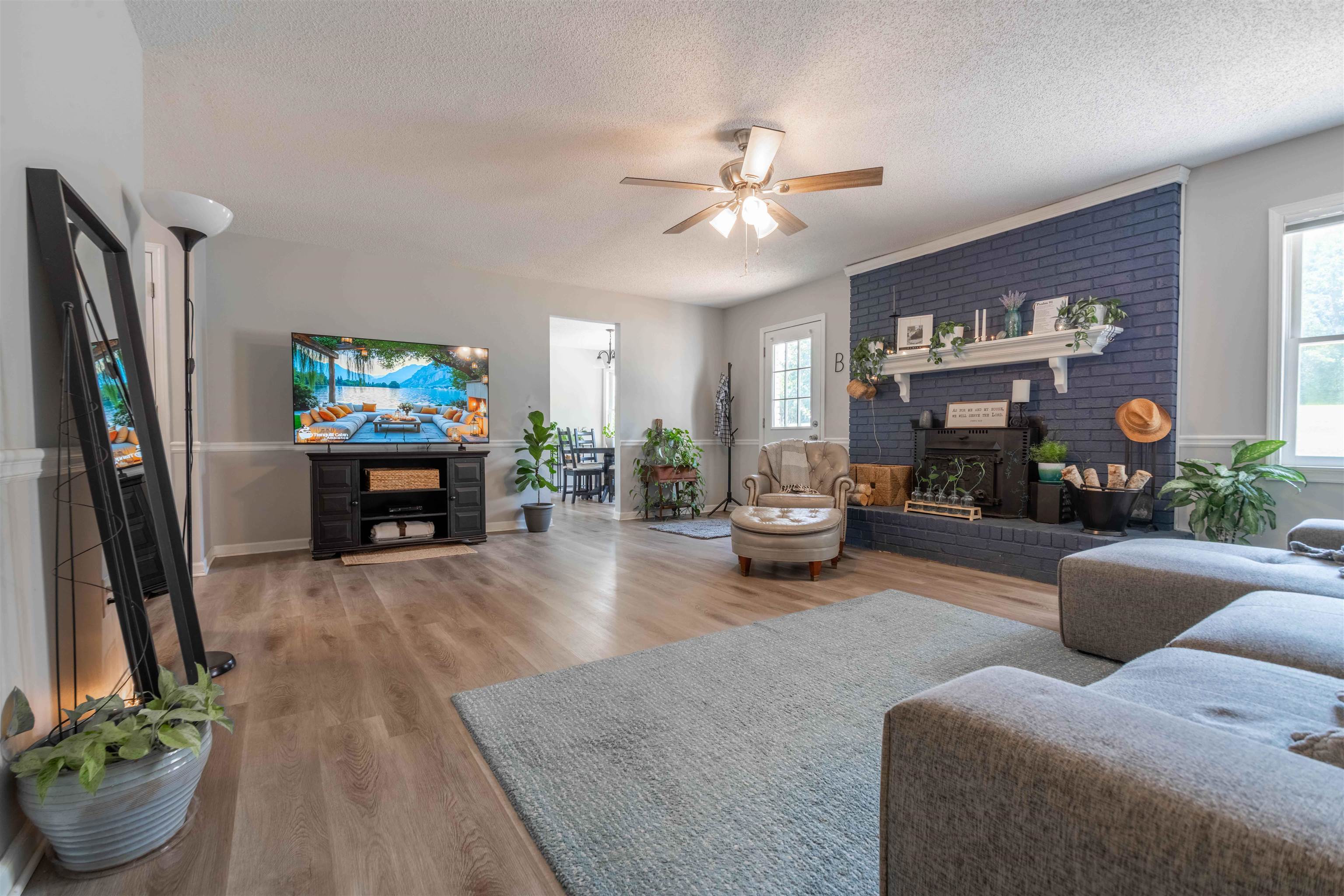 205 Blue Gray Cir