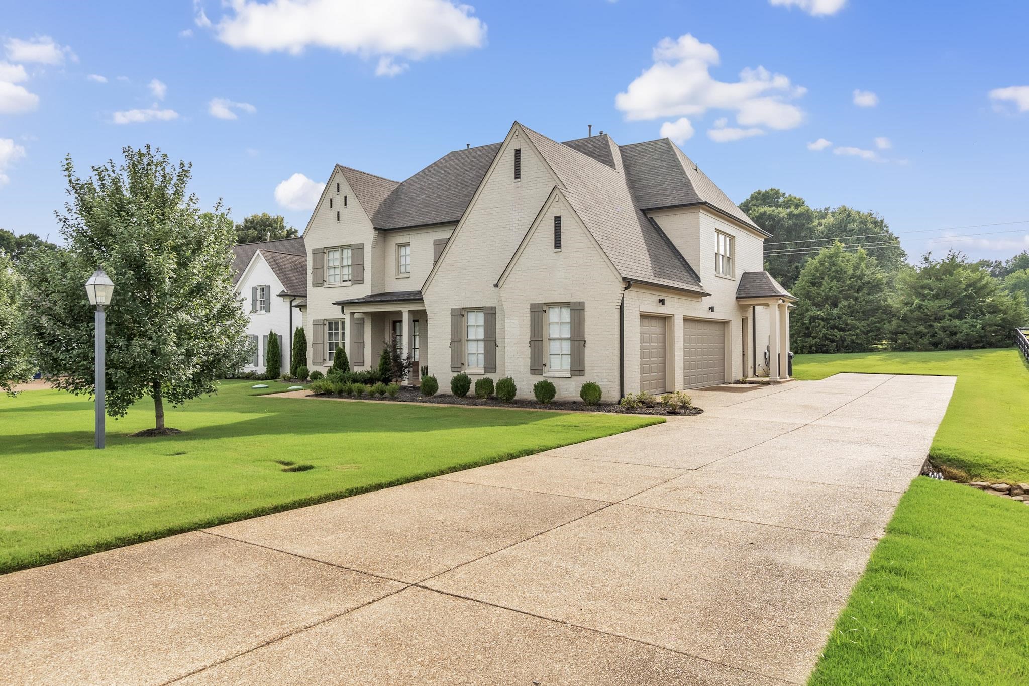 385 Magnolia Ln