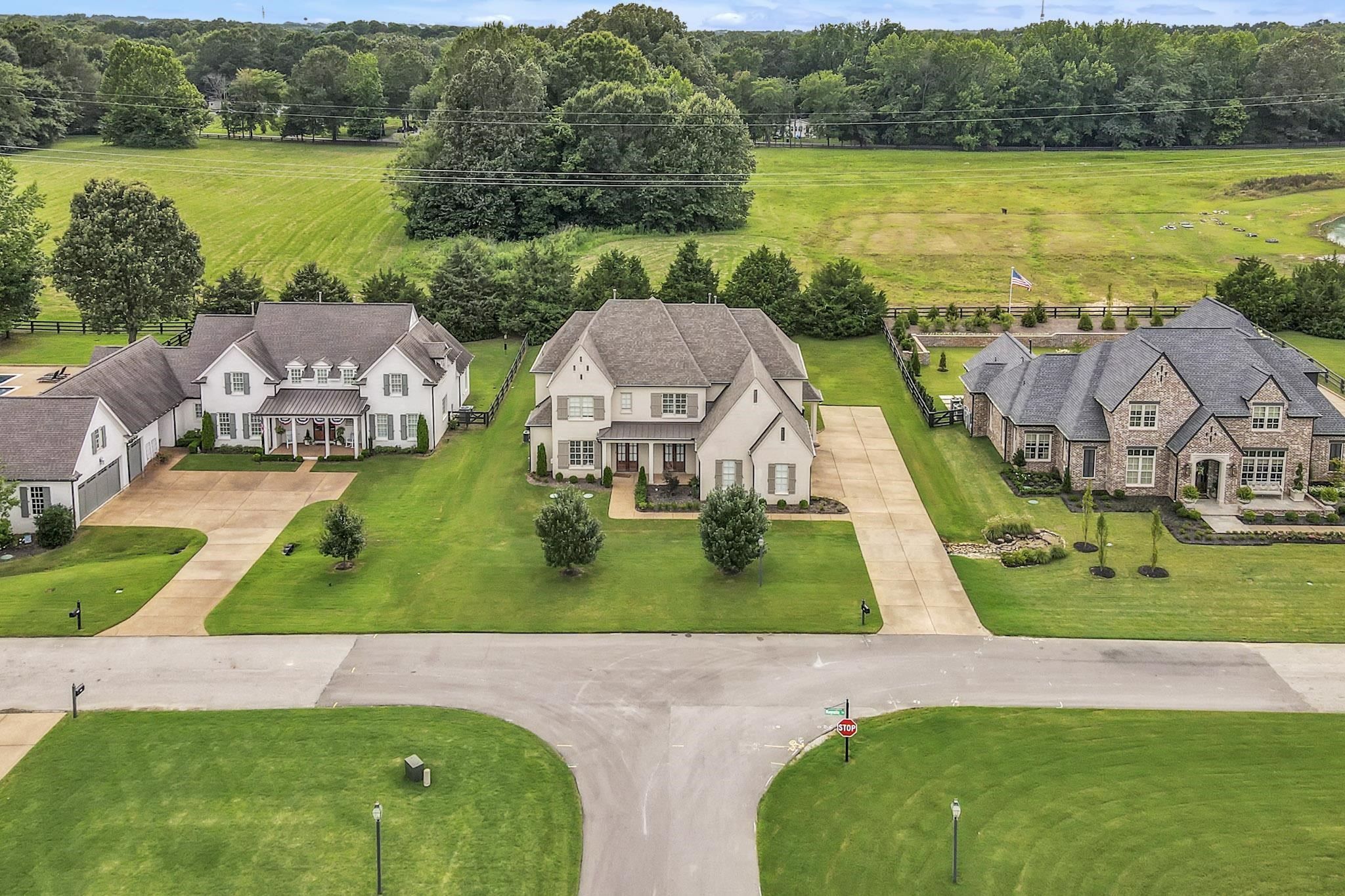 385 Magnolia Ln