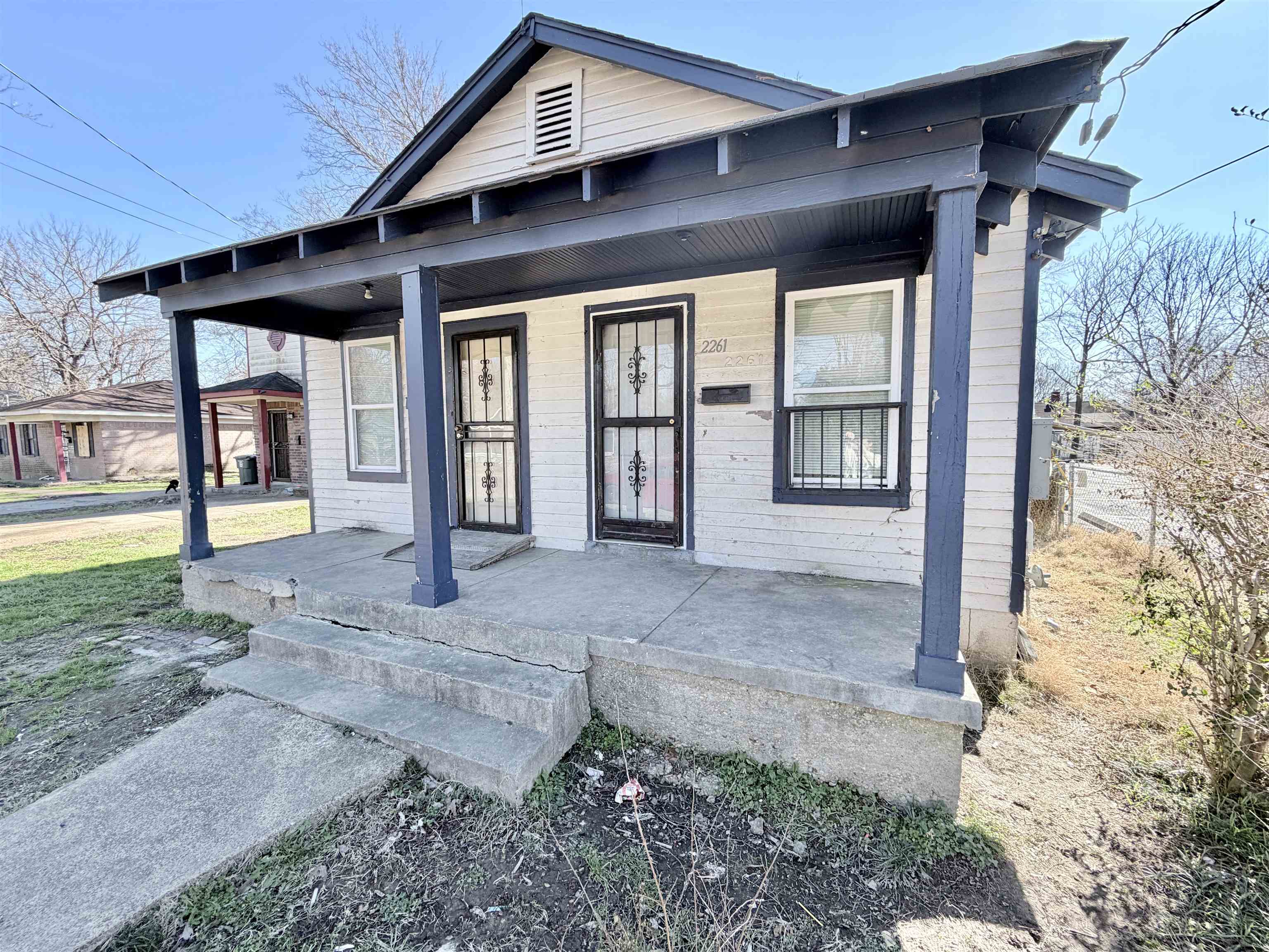 2261 Hunter Ave