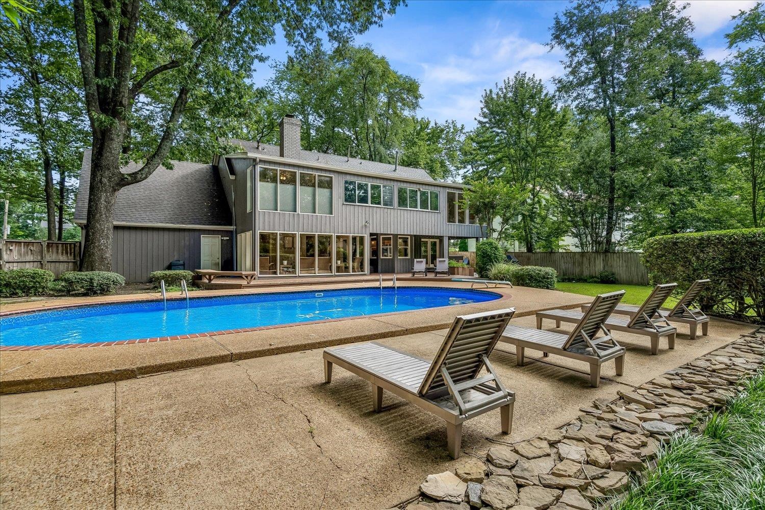 6767 Poplar Pike