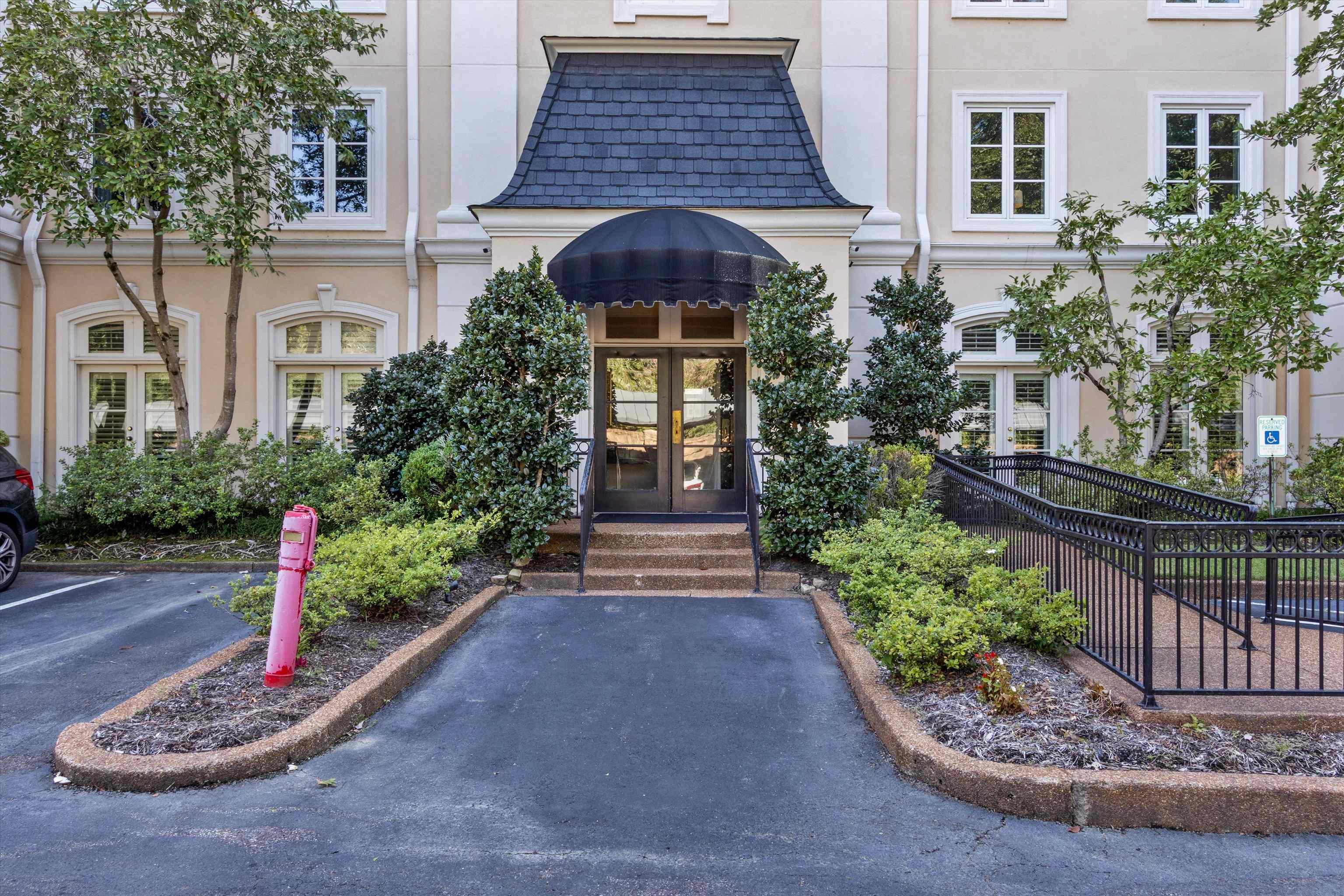 1000 Murray Hill Ln 101