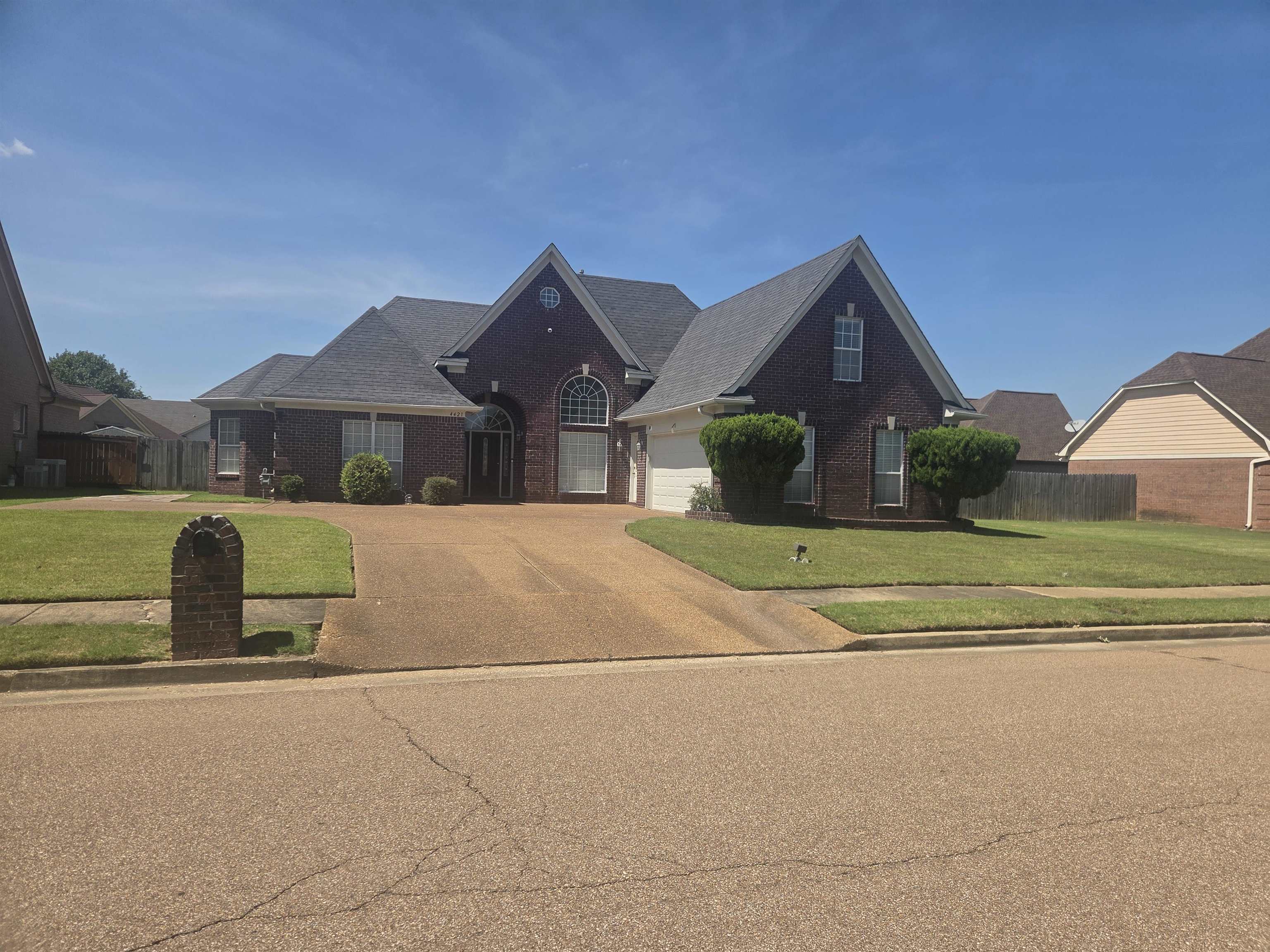 4421 Se Lugarda Ln
