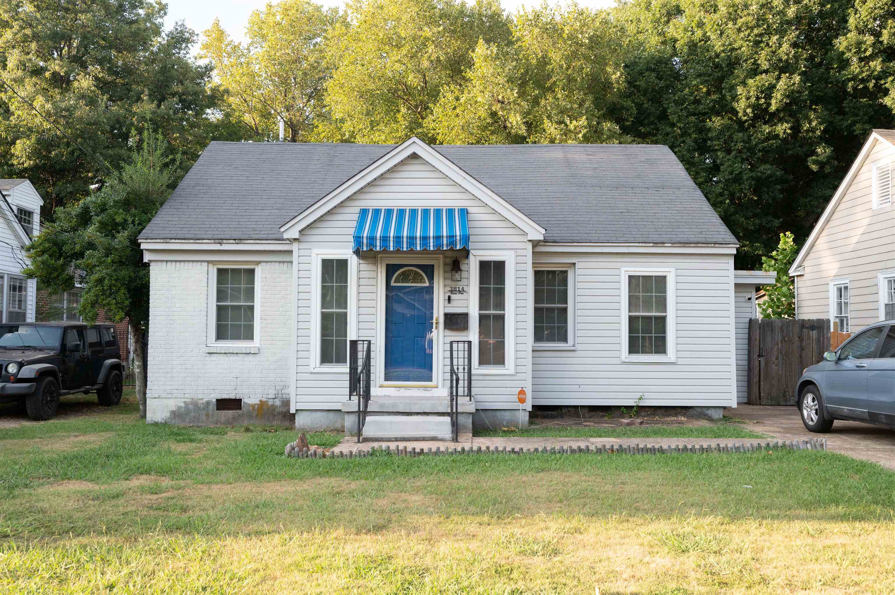 3814 Faxon Ave