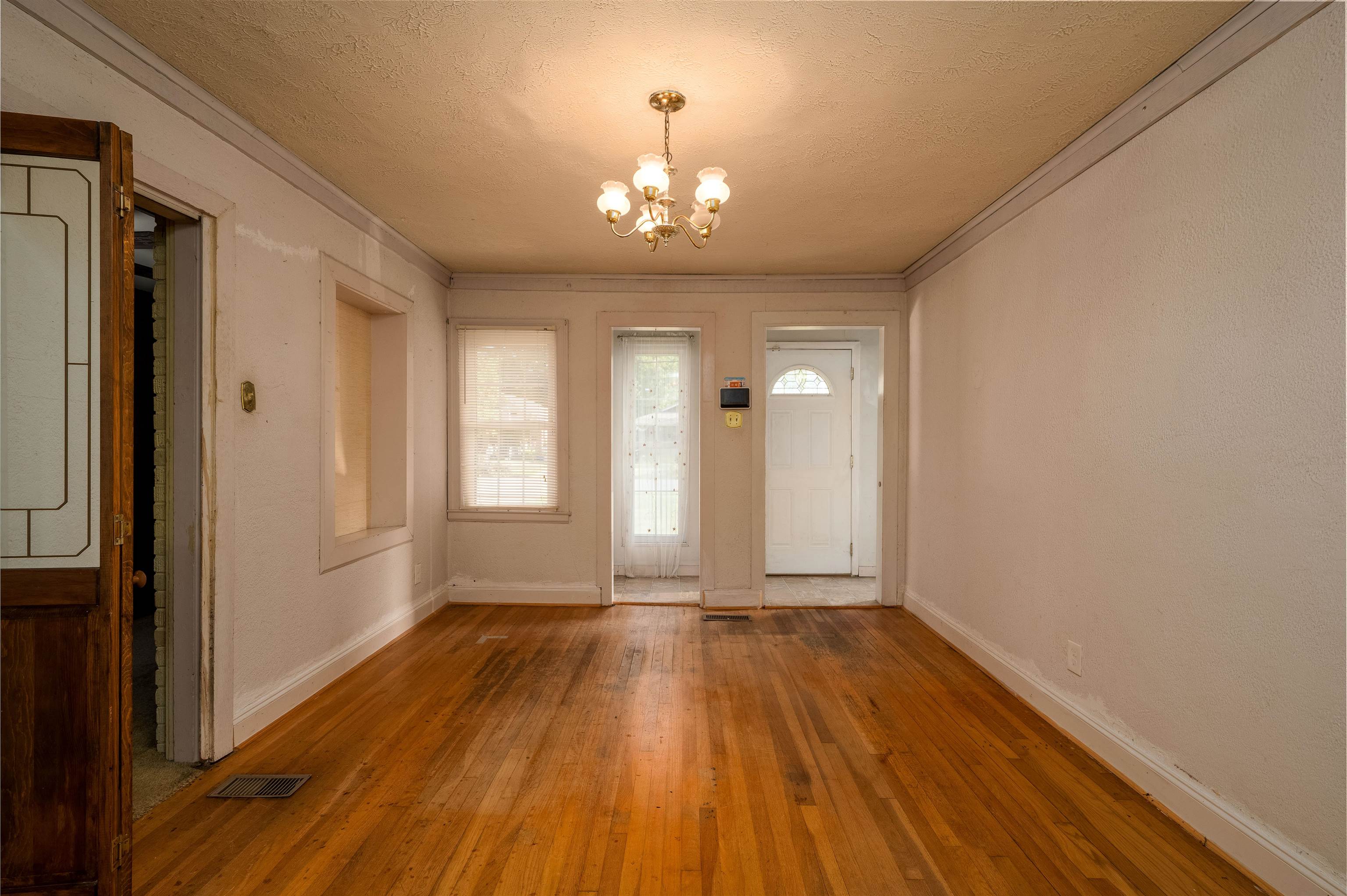 3814 Faxon Ave