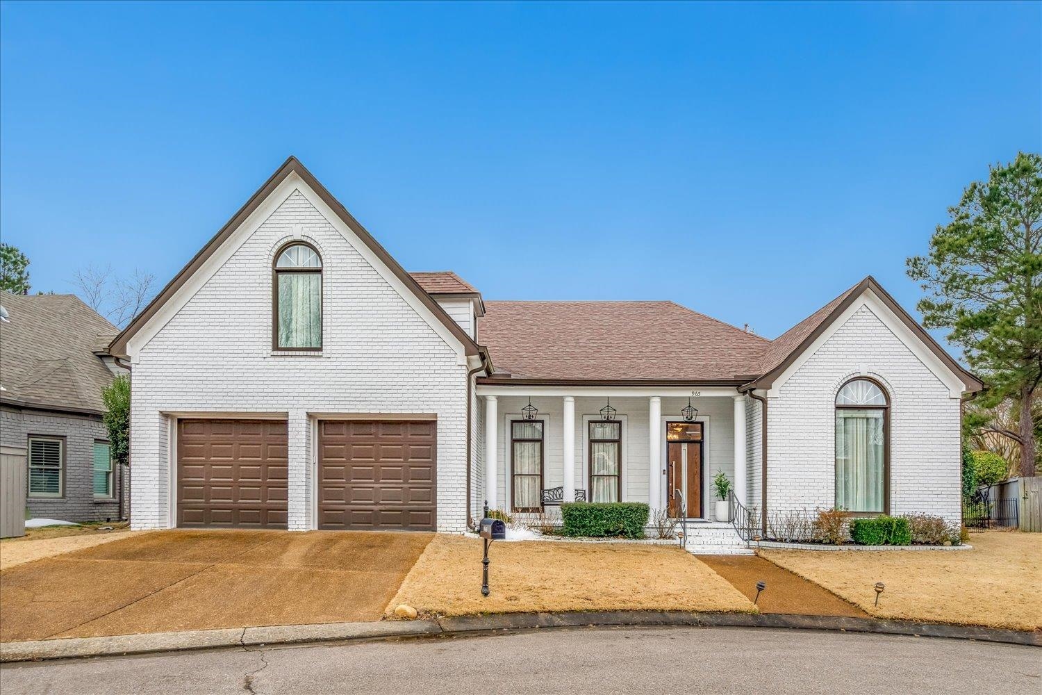 965 Village Oak Cv