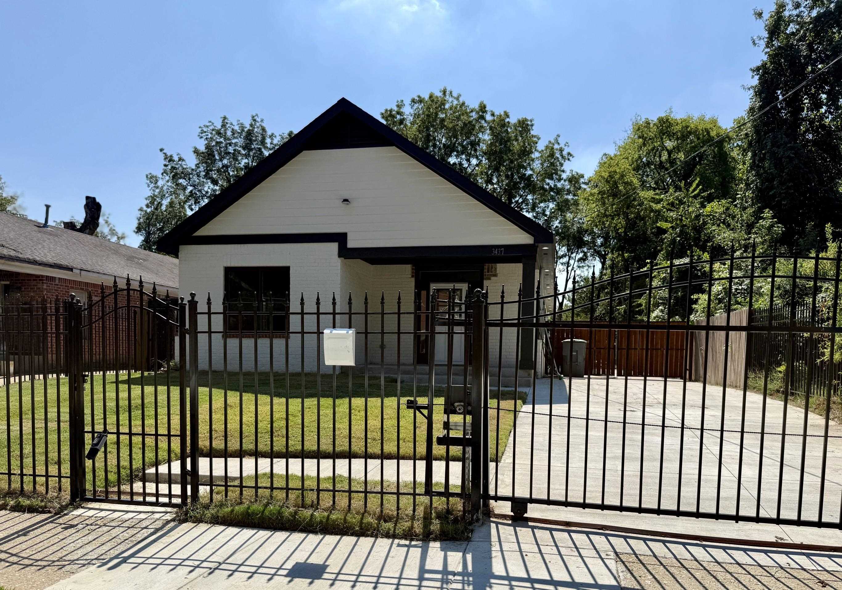 3437 Powell Ave