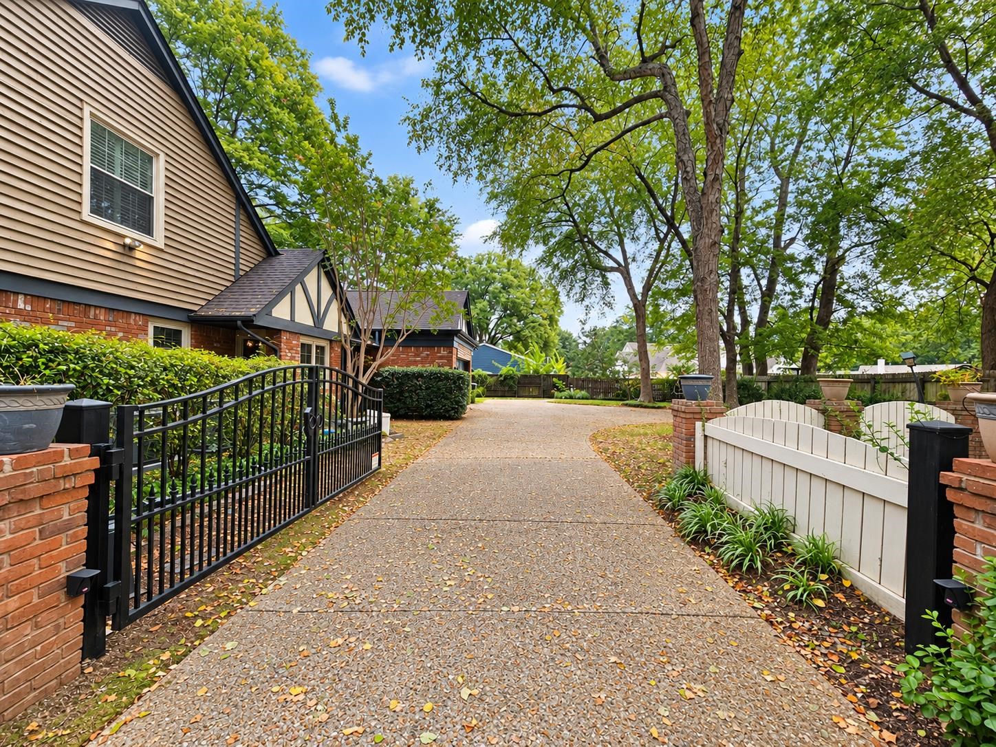 2338 White Ash Cv