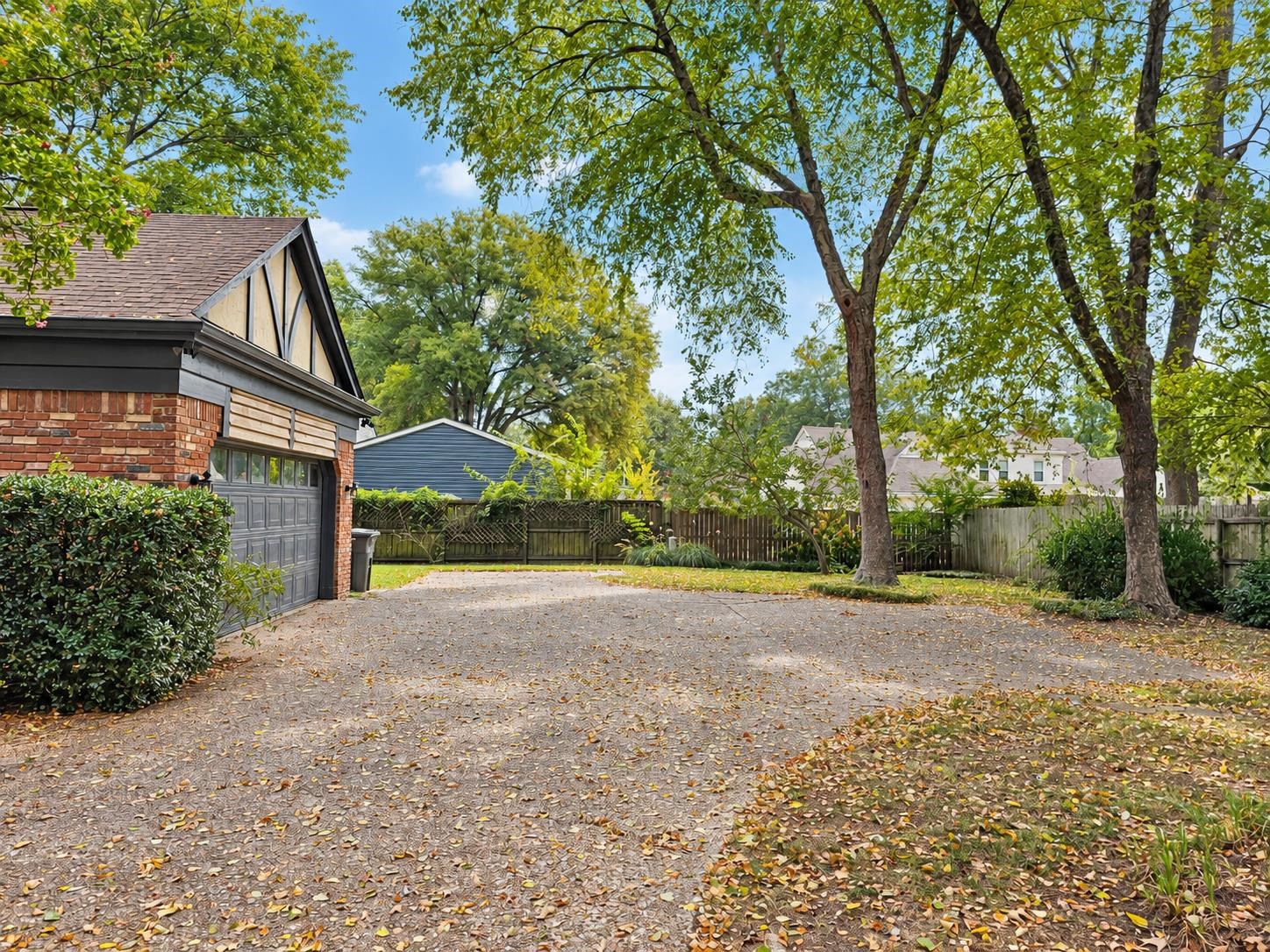 2338 White Ash Cv