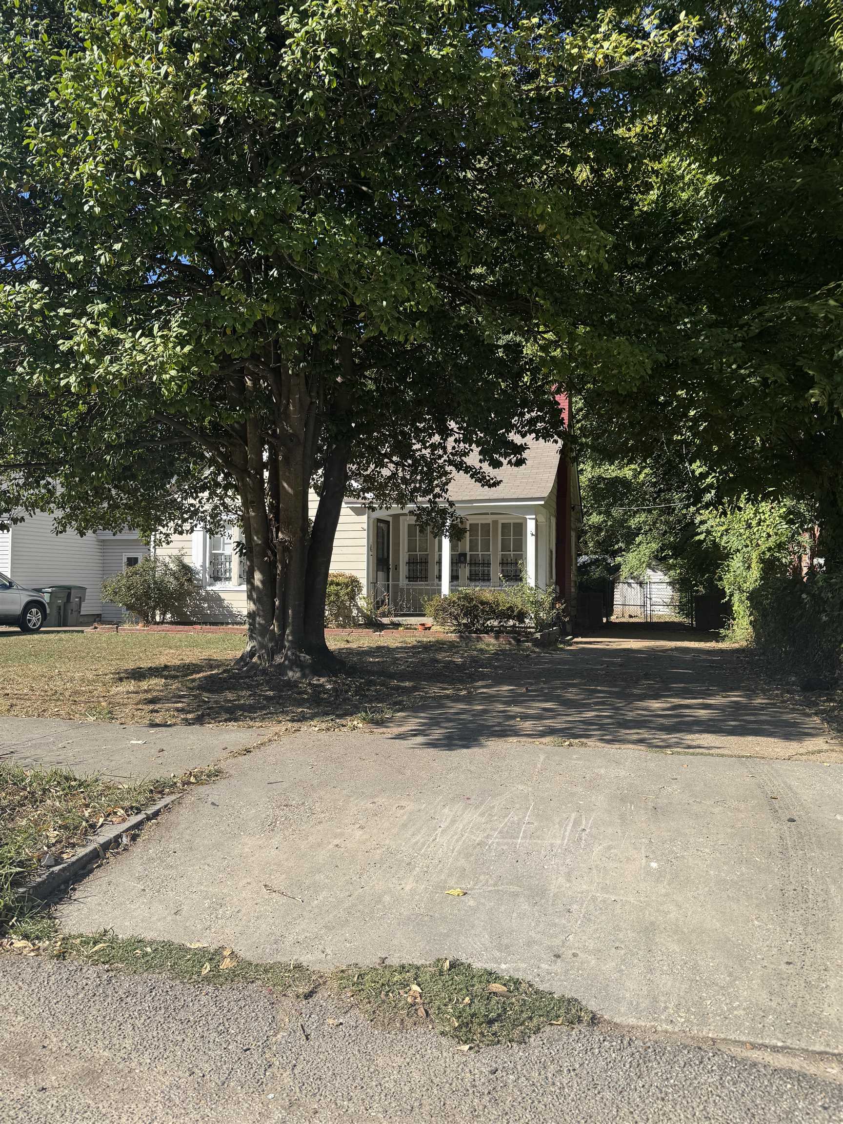 3818 Faxon Ave