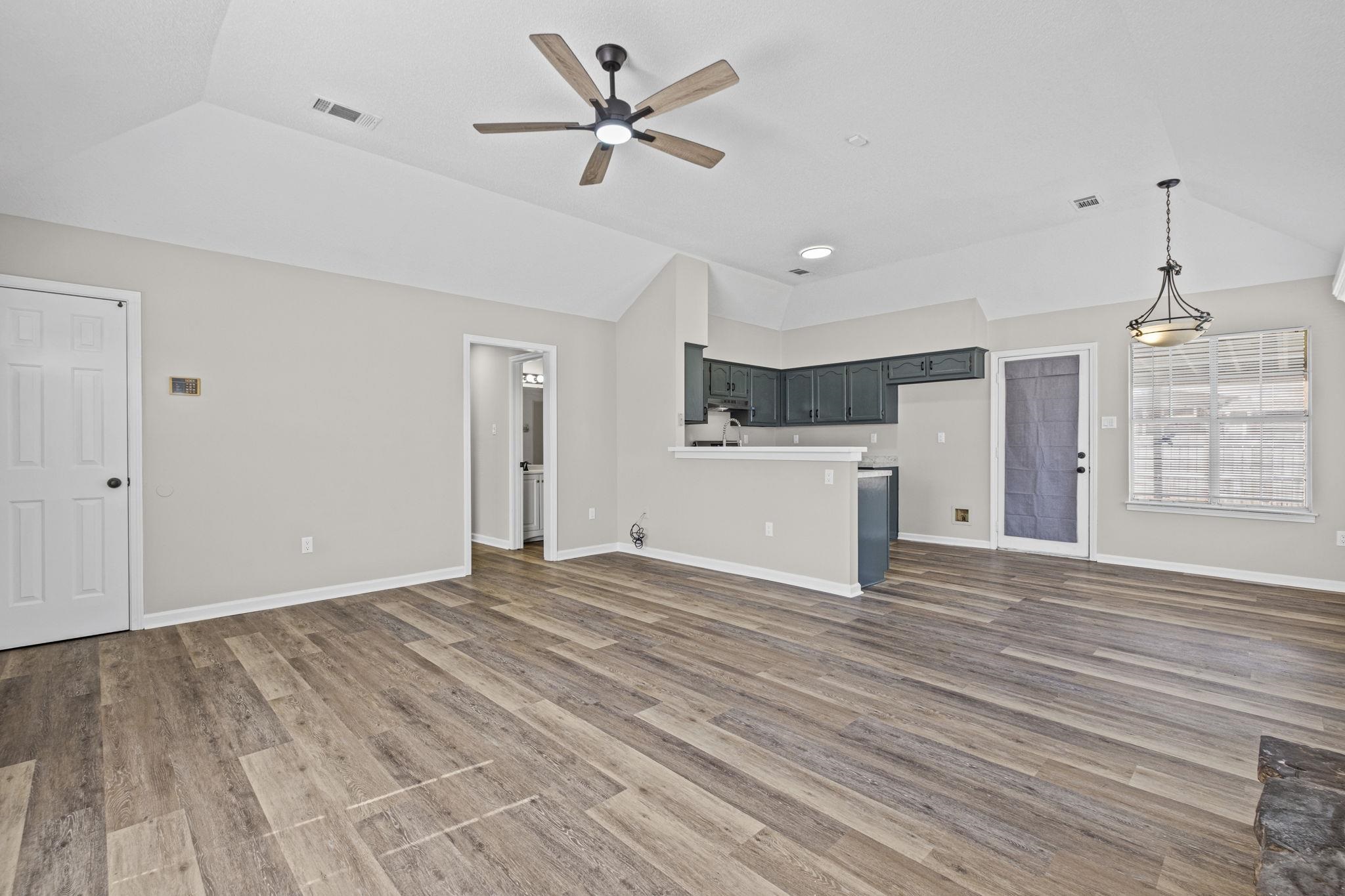 6014 Almond Creek Cv