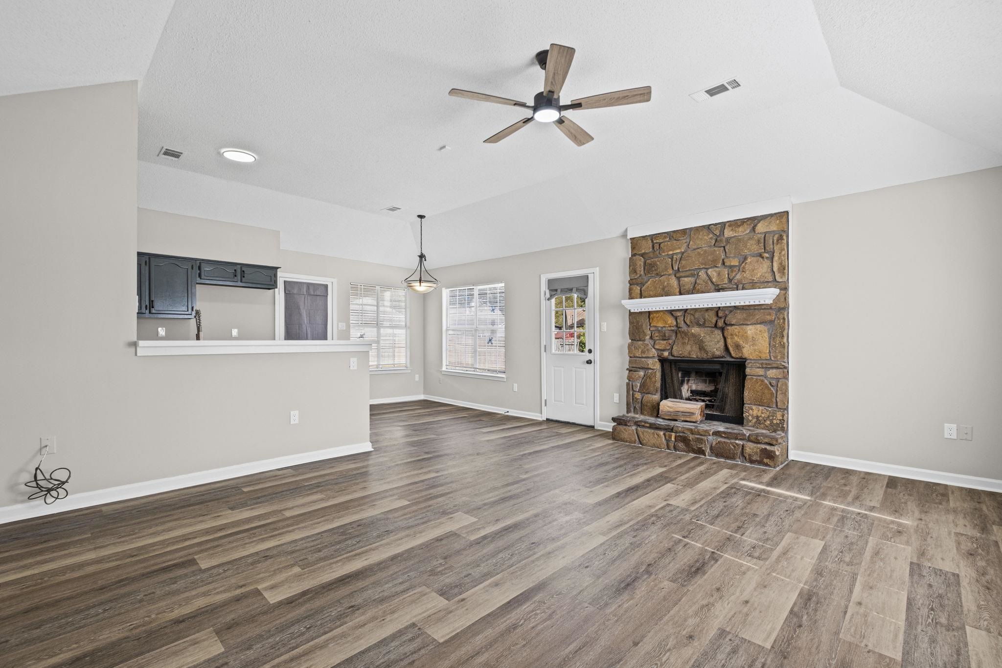 6014 Almond Creek Cv