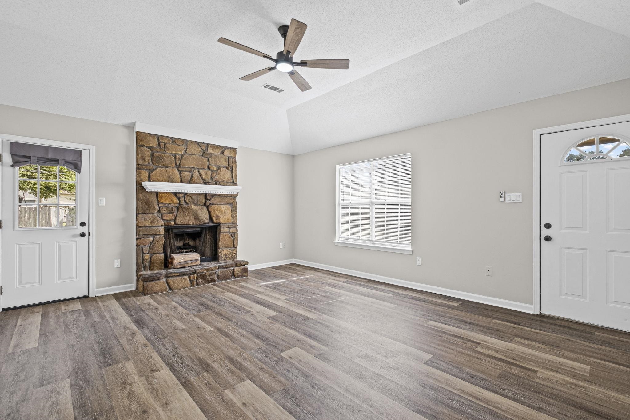 6014 Almond Creek Cv