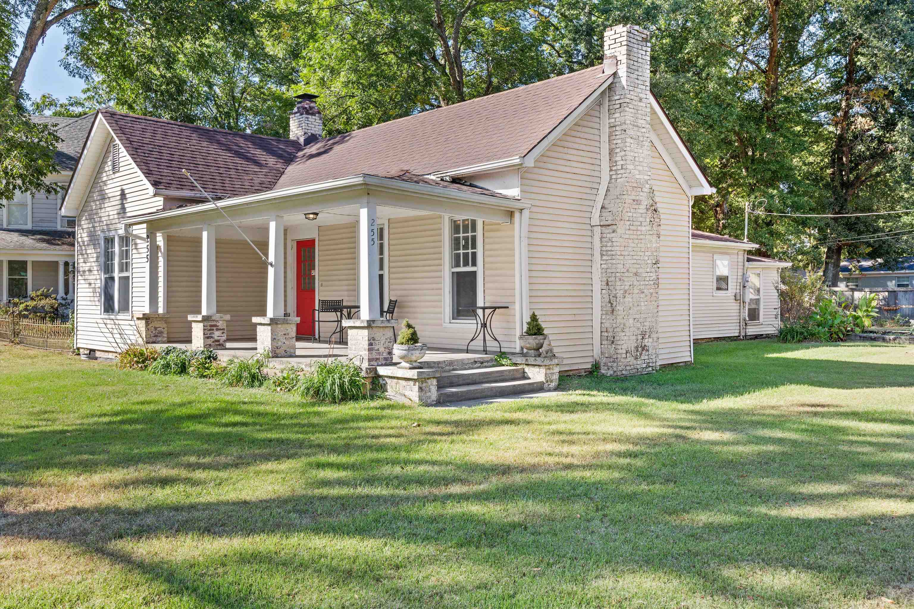255 Main St