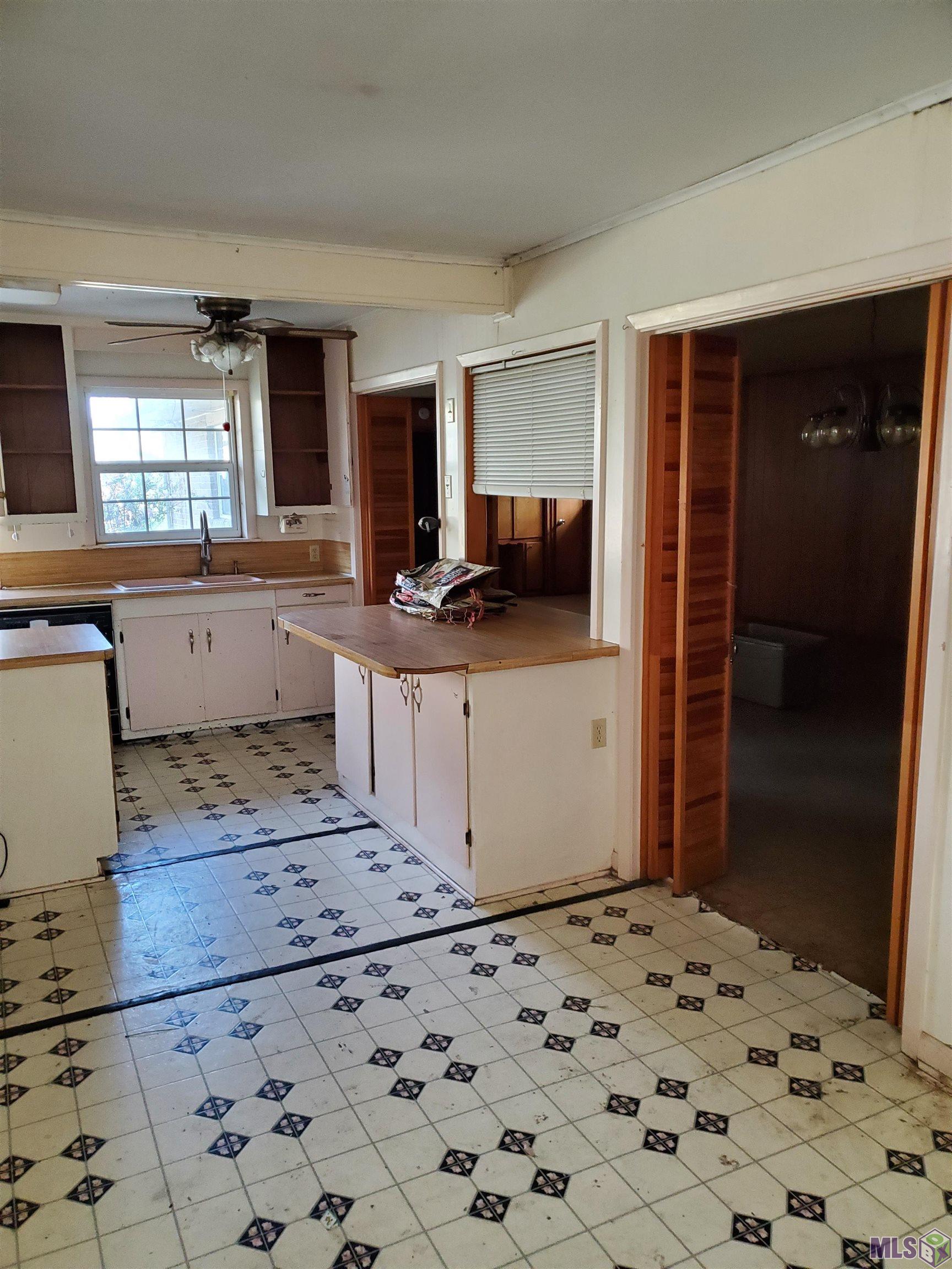 2490 VETERANS BLVD, Ponchatoula, LA 70403