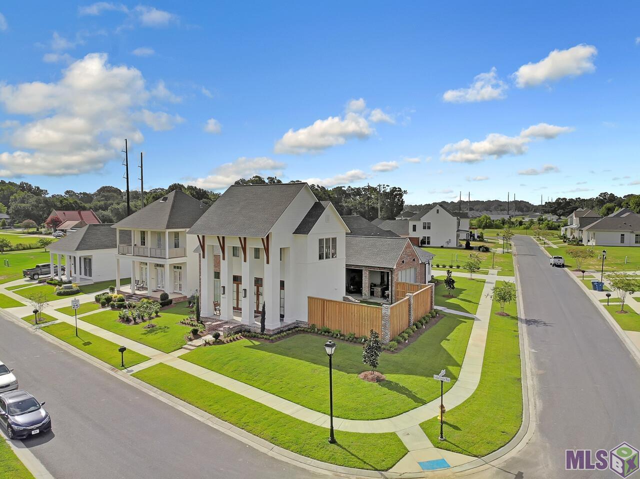 27 OAKLAND CROSSING BLVD, Prairieville, LA 70769