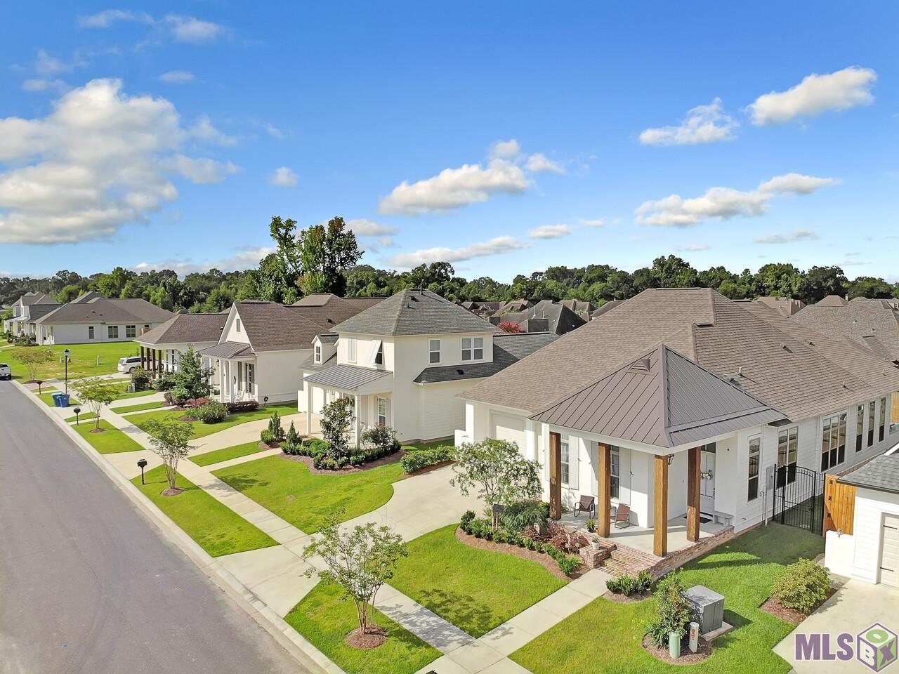 27 OAKLAND CROSSING BLVD, Prairieville, LA 70769