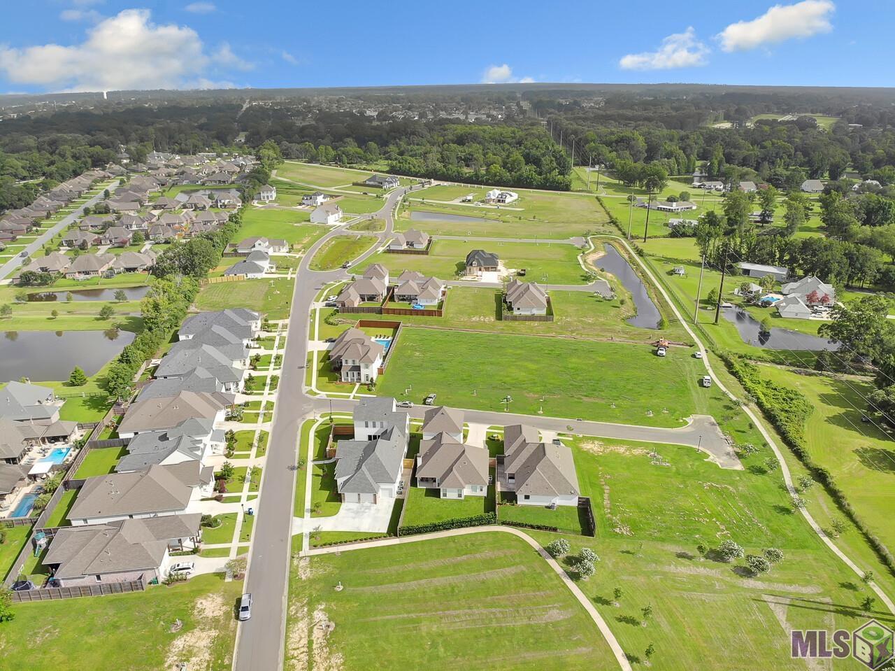 27 OAKLAND CROSSING BLVD, Prairieville, LA 70769