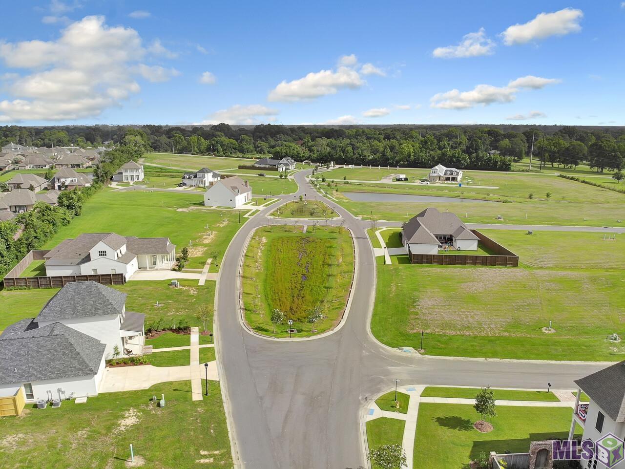 27 OAKLAND CROSSING BLVD, Prairieville, LA 70769