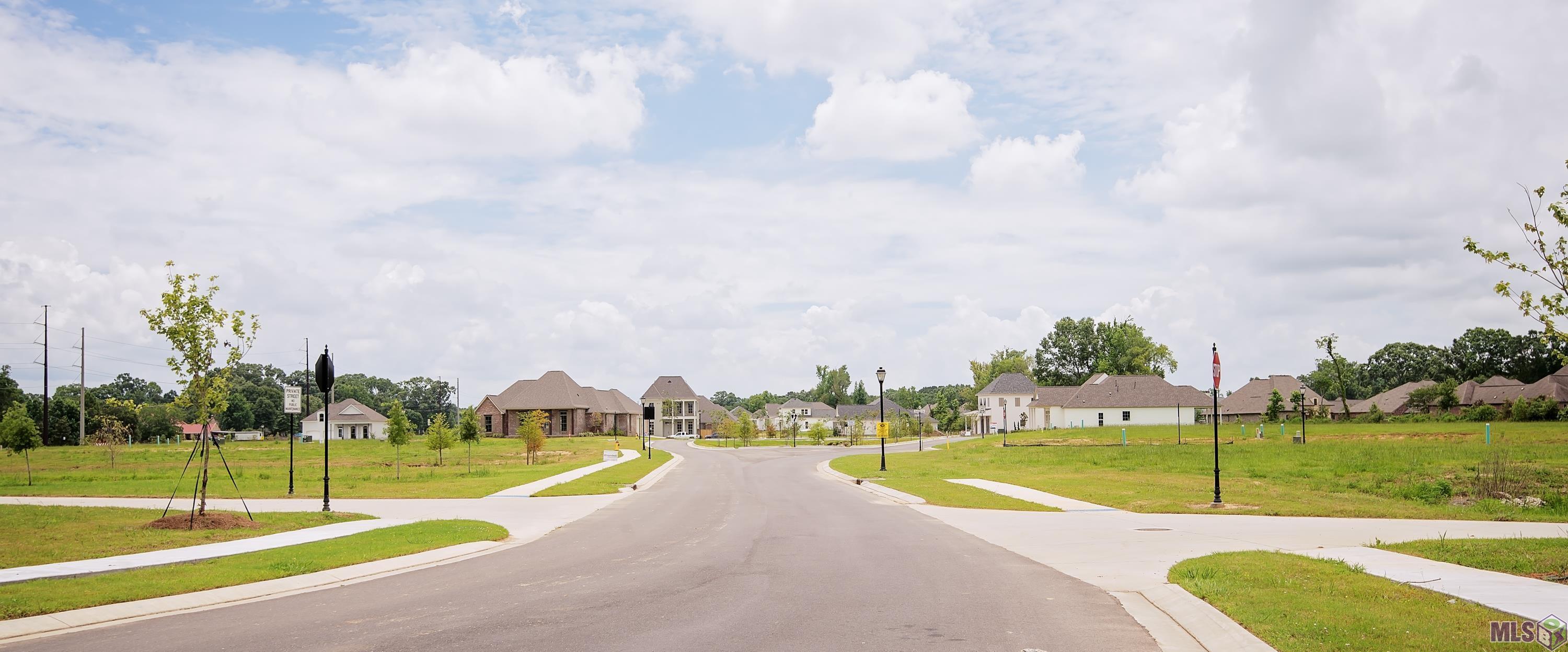 27 OAKLAND CROSSING BLVD, Prairieville, LA 70769