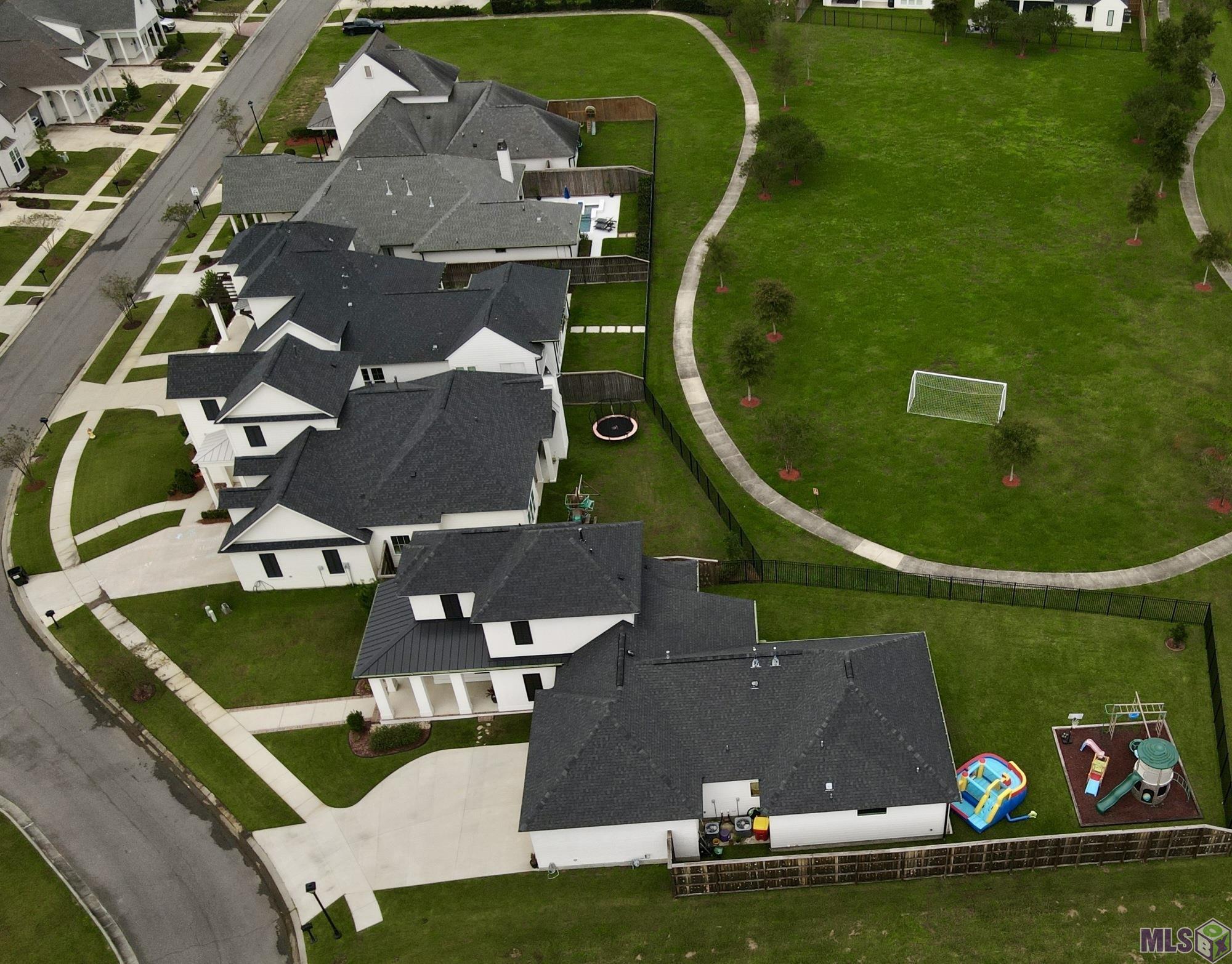 27 OAKLAND CROSSING BLVD, Prairieville, LA 70769