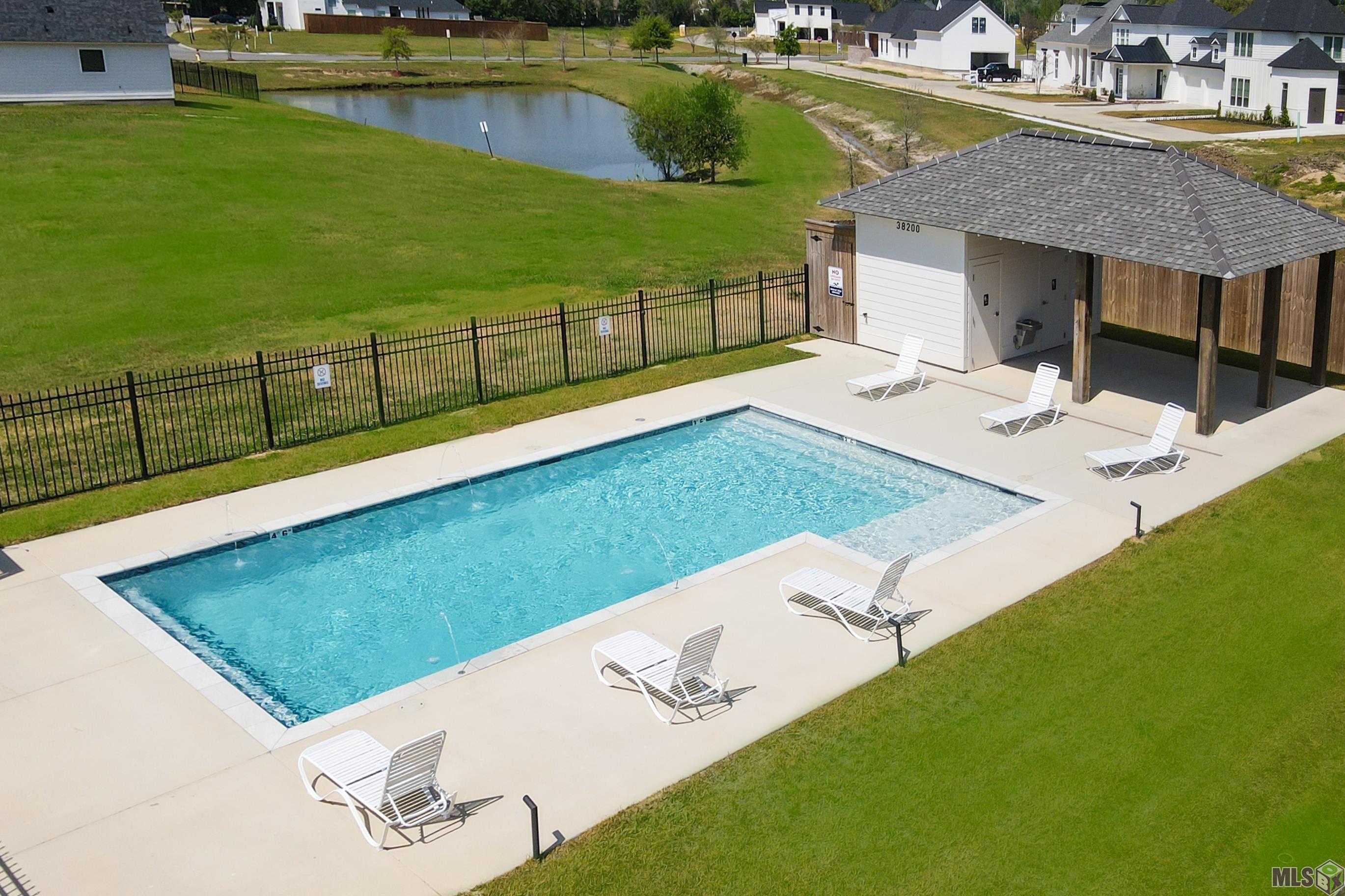 27 OAKLAND CROSSING BLVD, Prairieville, LA 70769