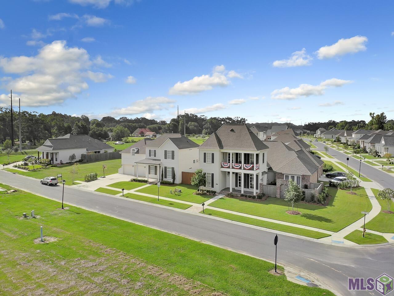 27 OAKLAND CROSSING BLVD, Prairieville, LA 70769