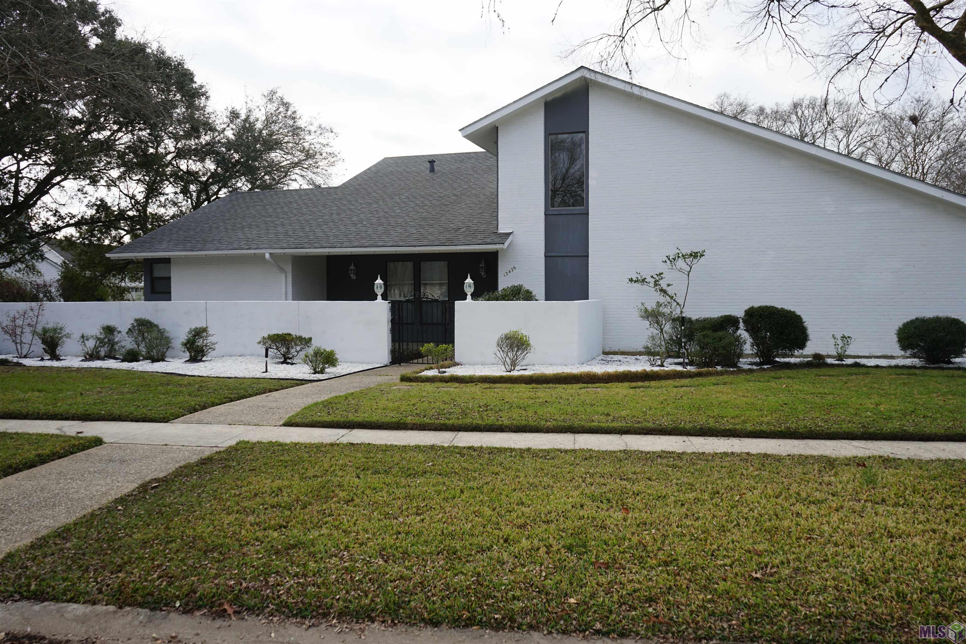 12426 N LAKE SHERWOOD AVE, Baton Rouge, LA 70816