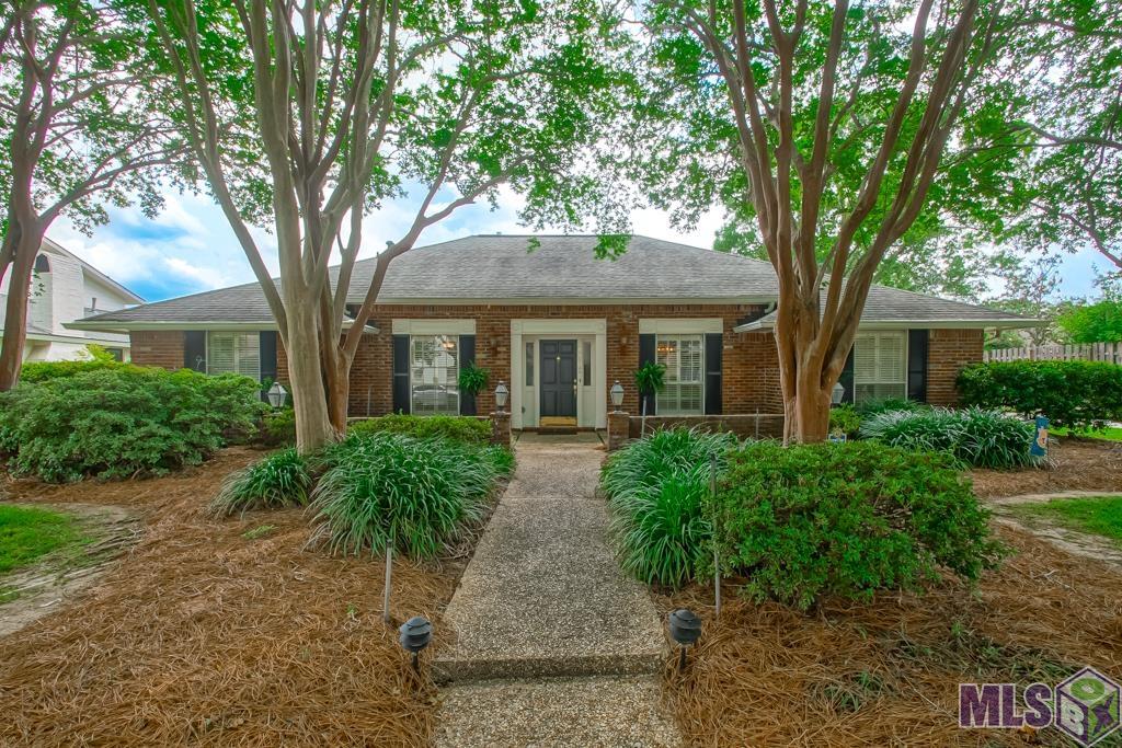9302 HILLTRACE AVE, Baton Rouge, LA 70809