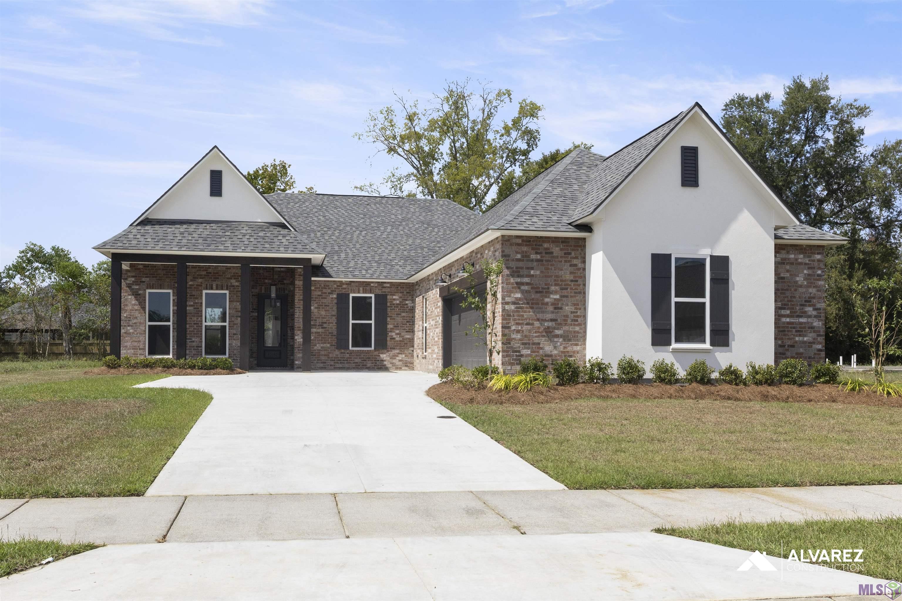 10142 SANCTUARY OAKS DR, Baton Rouge, LA 70817